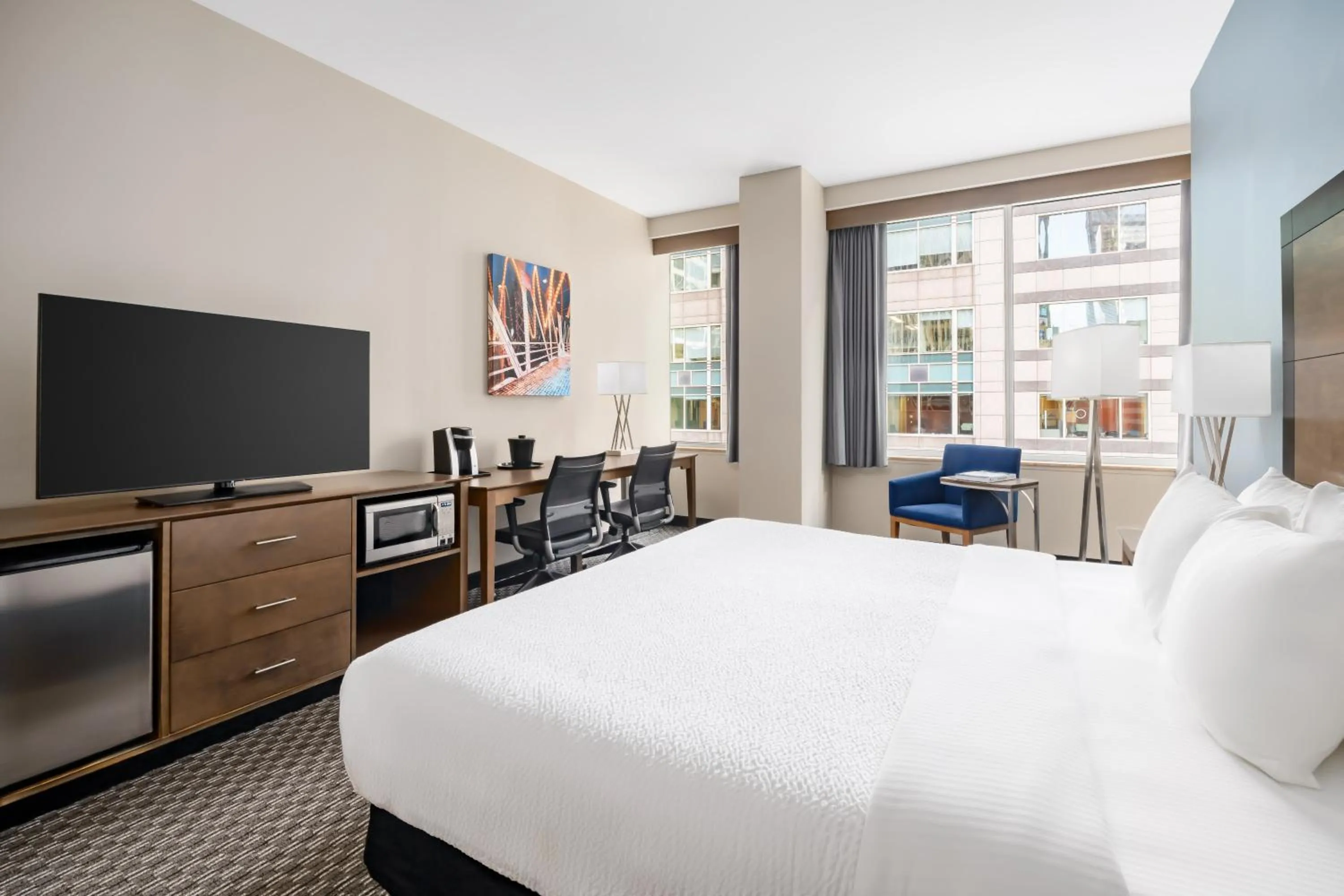 Bed in La Quinta by Wyndham Chicago Downtown