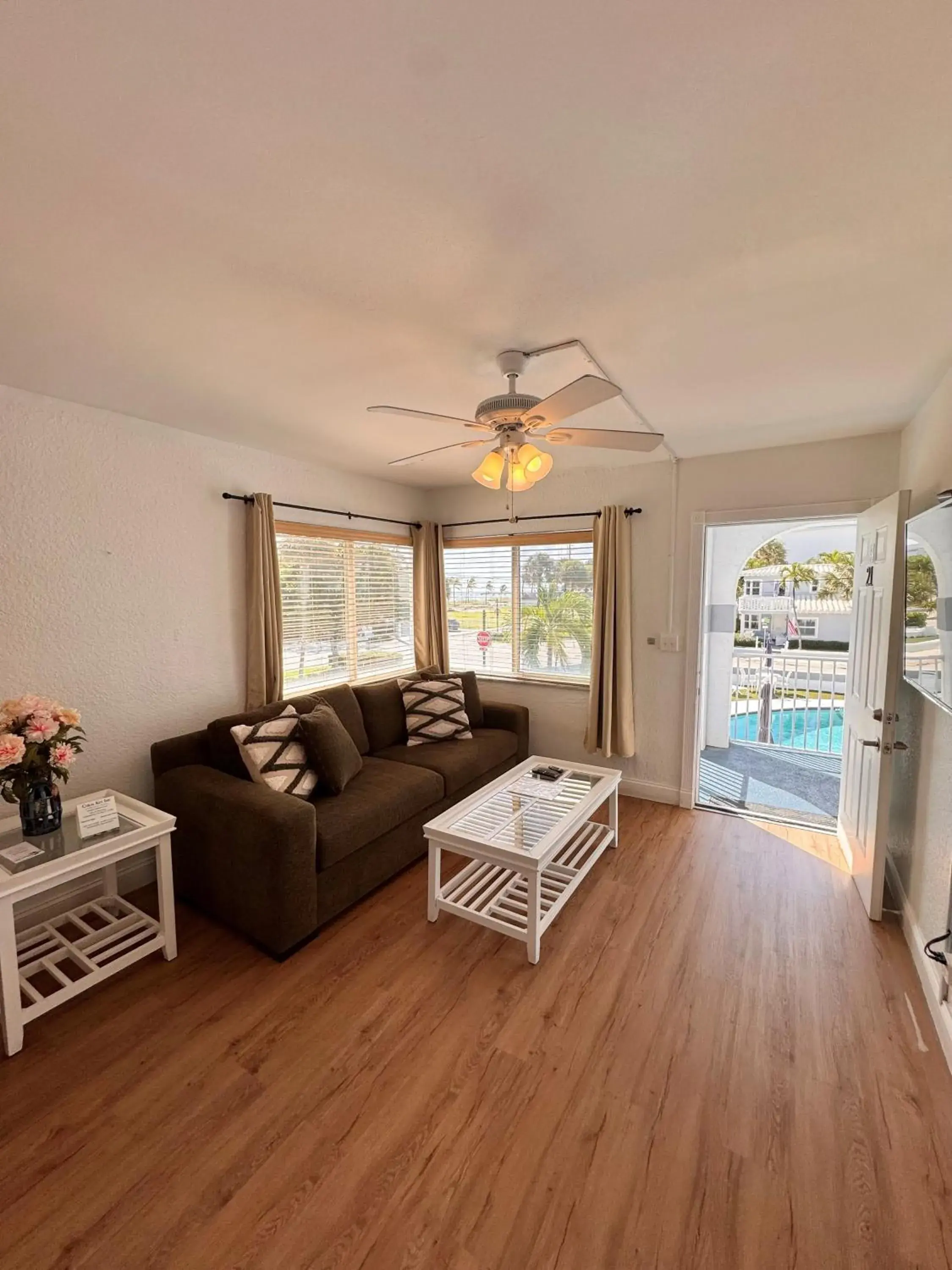 One Bedroom King Suite - Partial Ocean View in Coral Key Inn One Bedroom King Suite - Partial Ocean View in Coral Key Inn