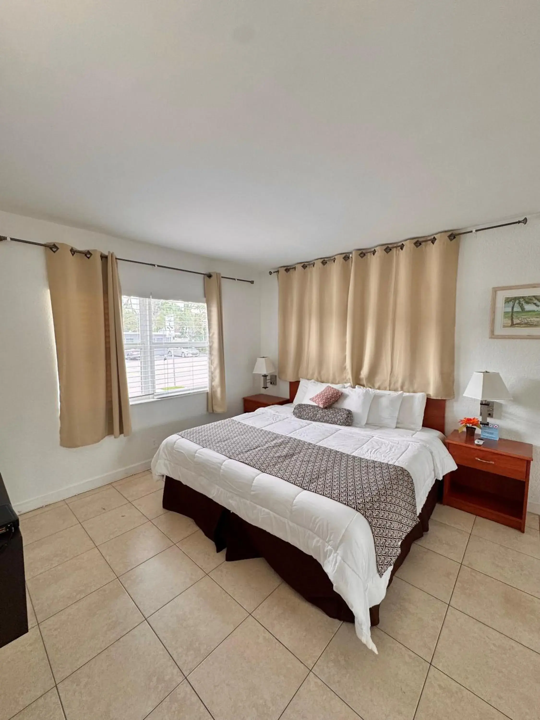 Deluxe King Suite in Coral Key Inn Deluxe King Suite in Coral Key Inn