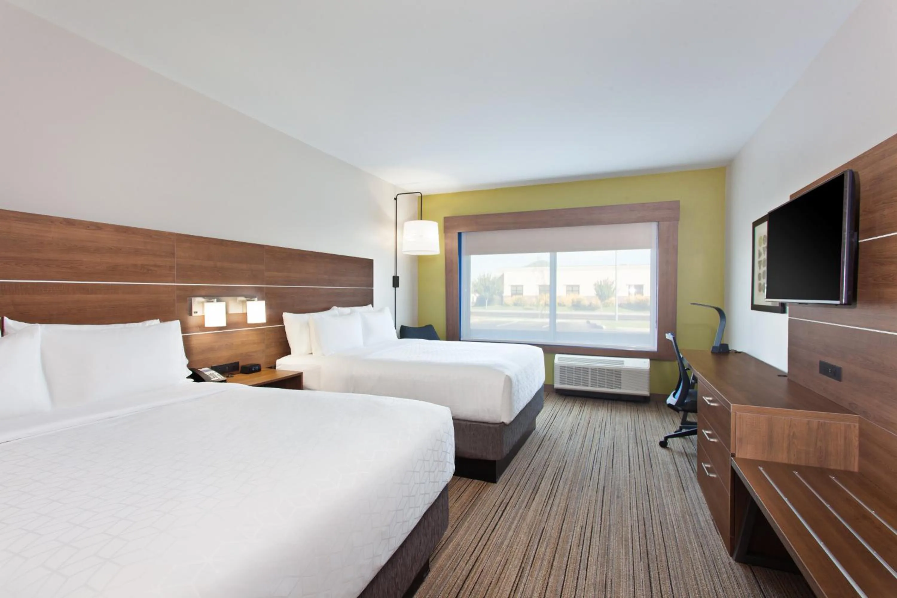 Photo of the whole room, Bed in Holiday Inn Express & Suites - Moses Lake by IHG