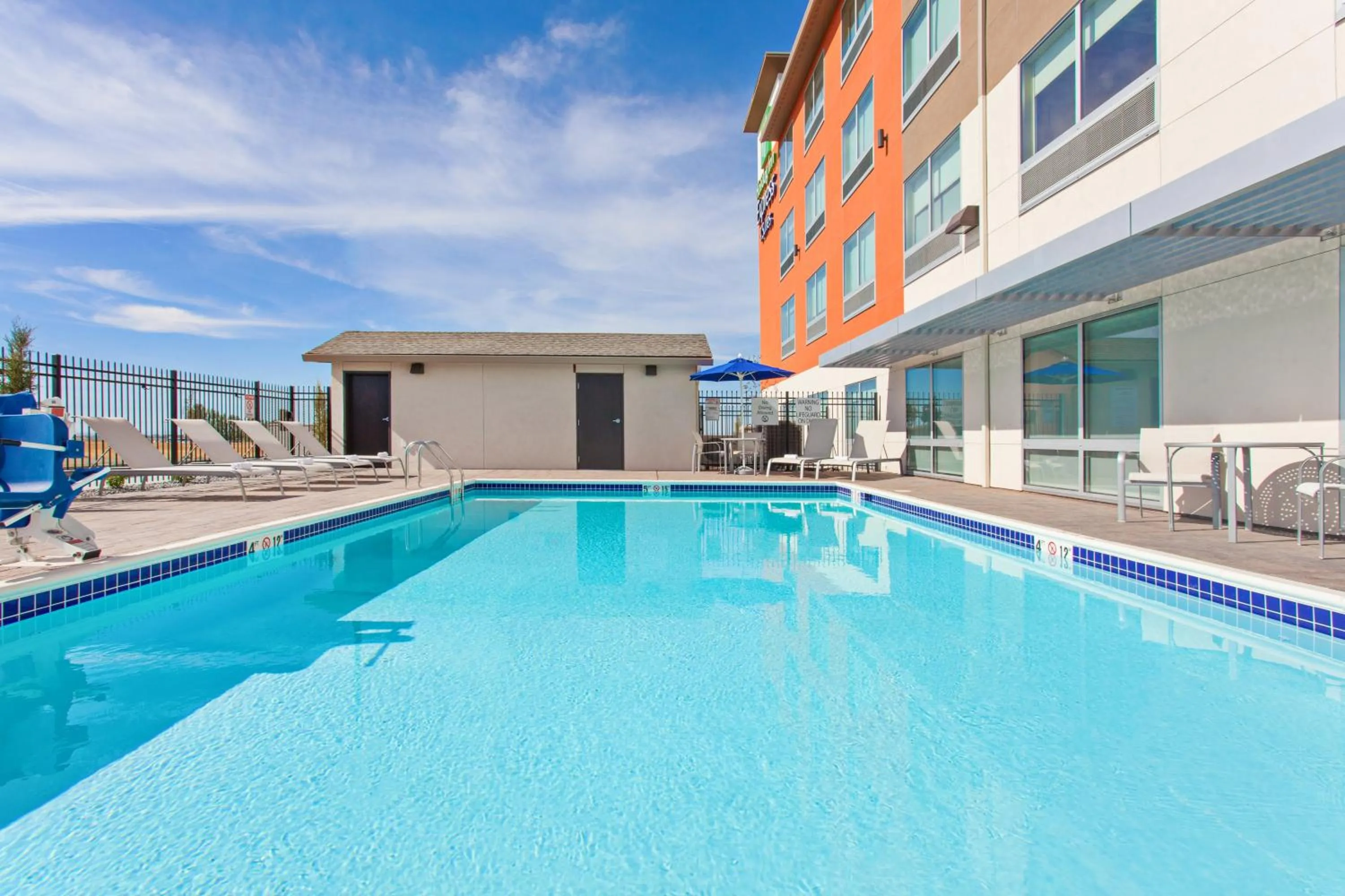 Swimming pool in Holiday Inn Express & Suites - Moses Lake by IHG