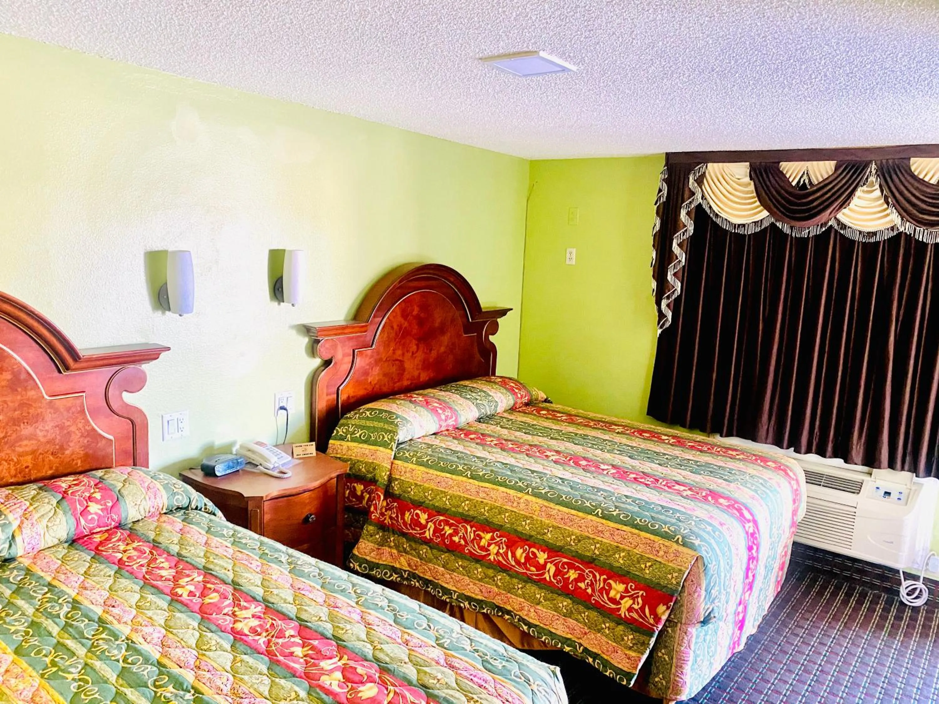 Bed in A Fisher's Inn Motel