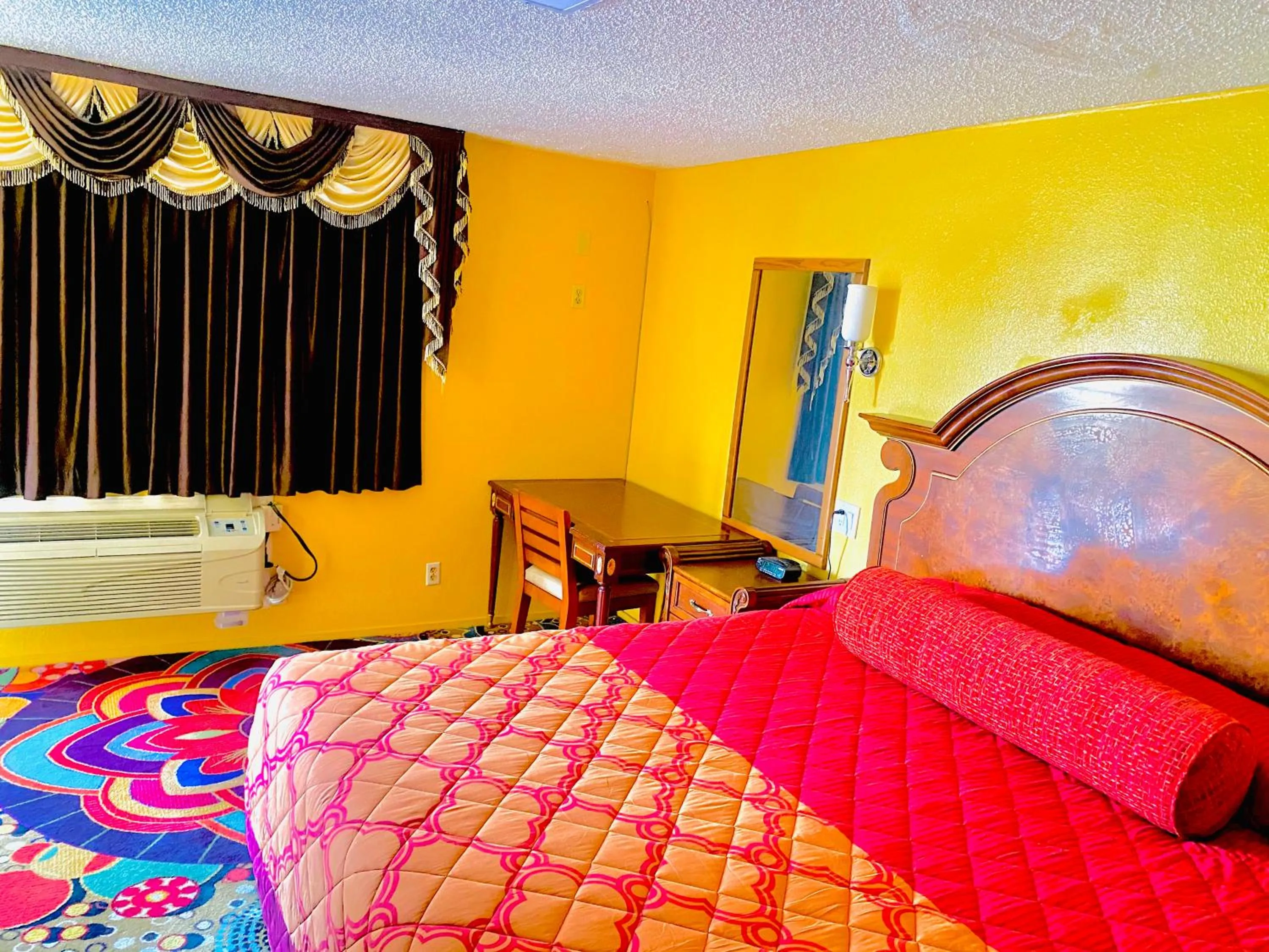 Bed in A Fisher's Inn Motel