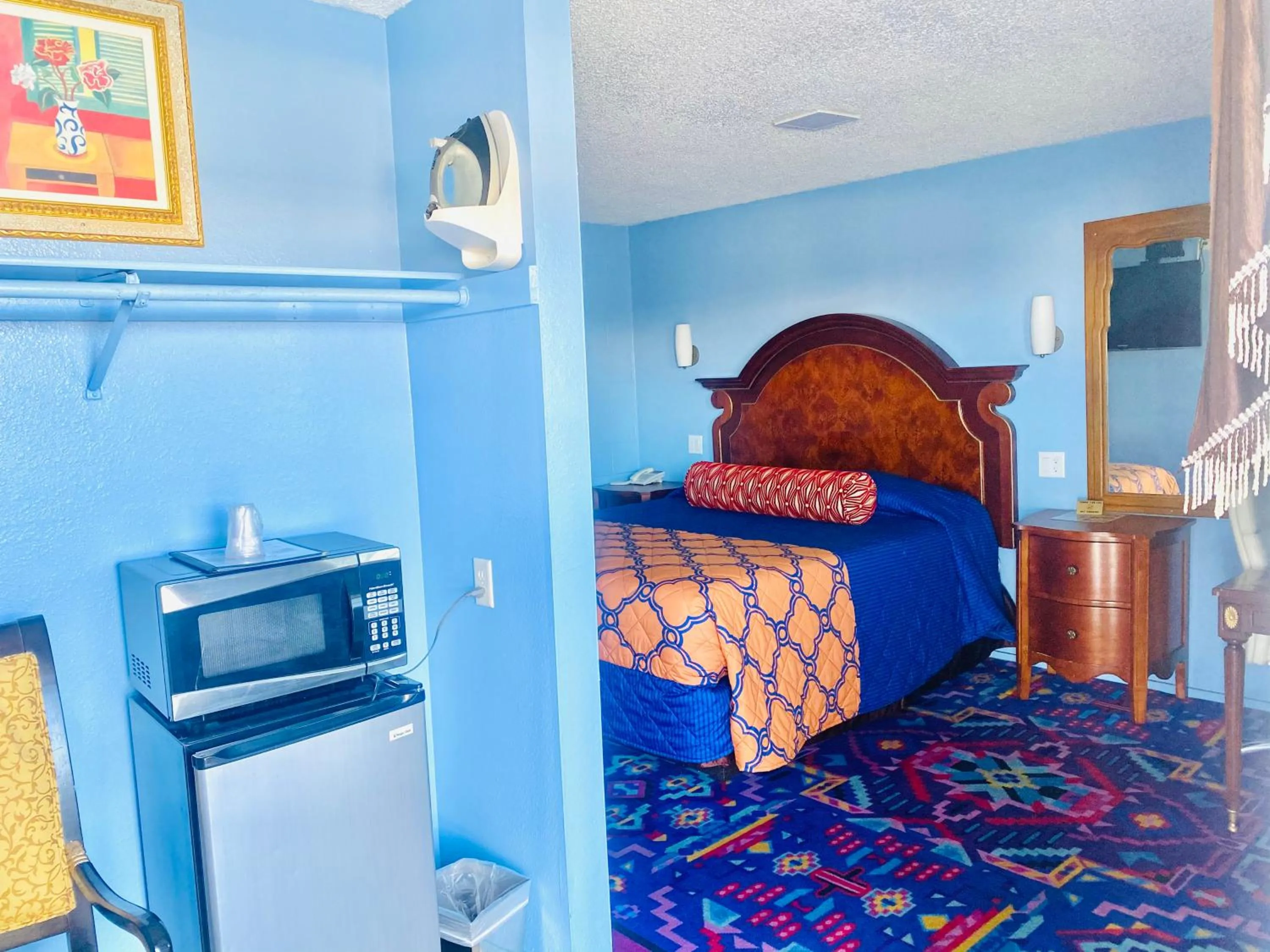 Bed in A Fisher's Inn Motel