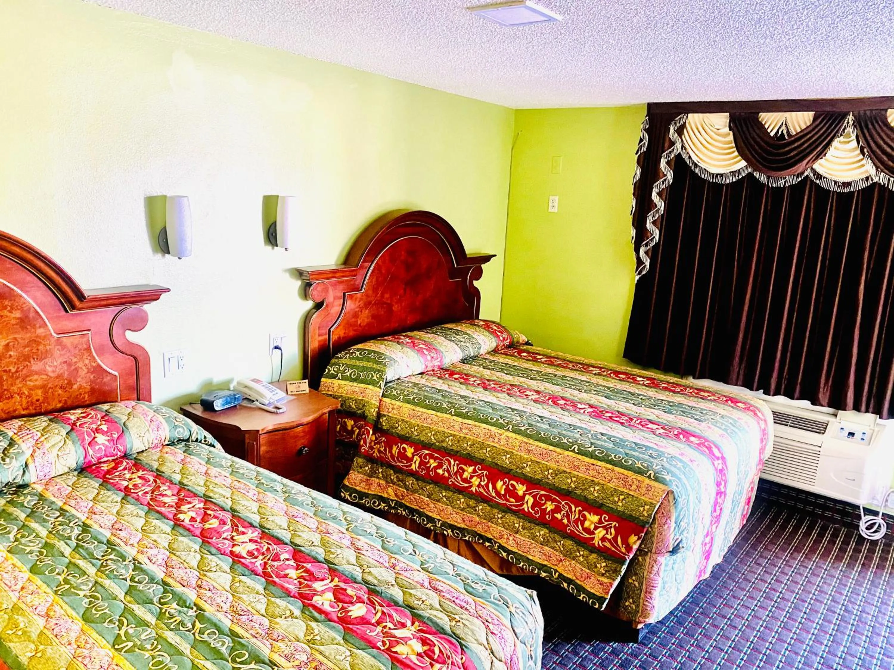 Bed in A Fisher's Inn Motel