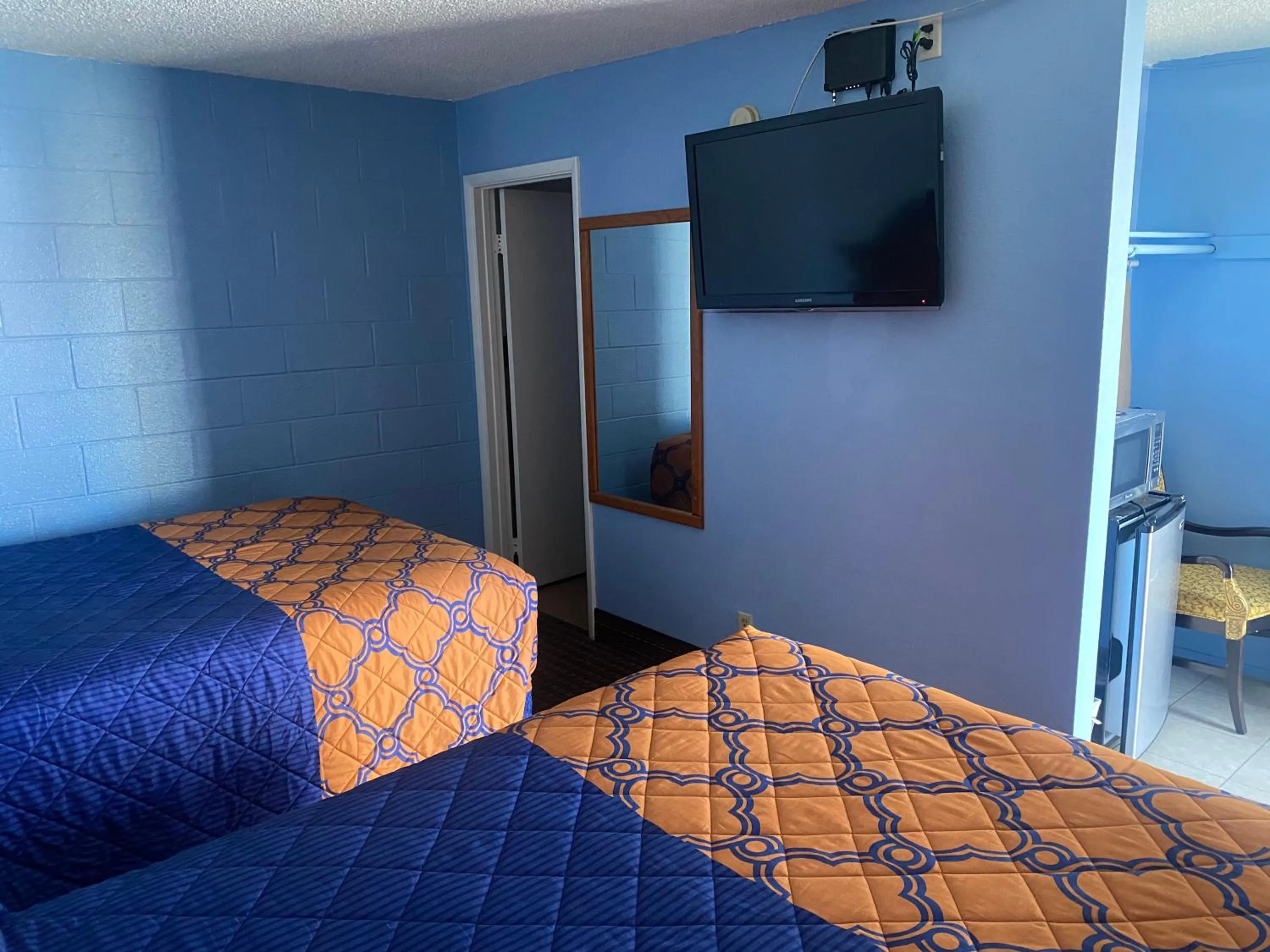 Bed in A Fisher's Inn Motel