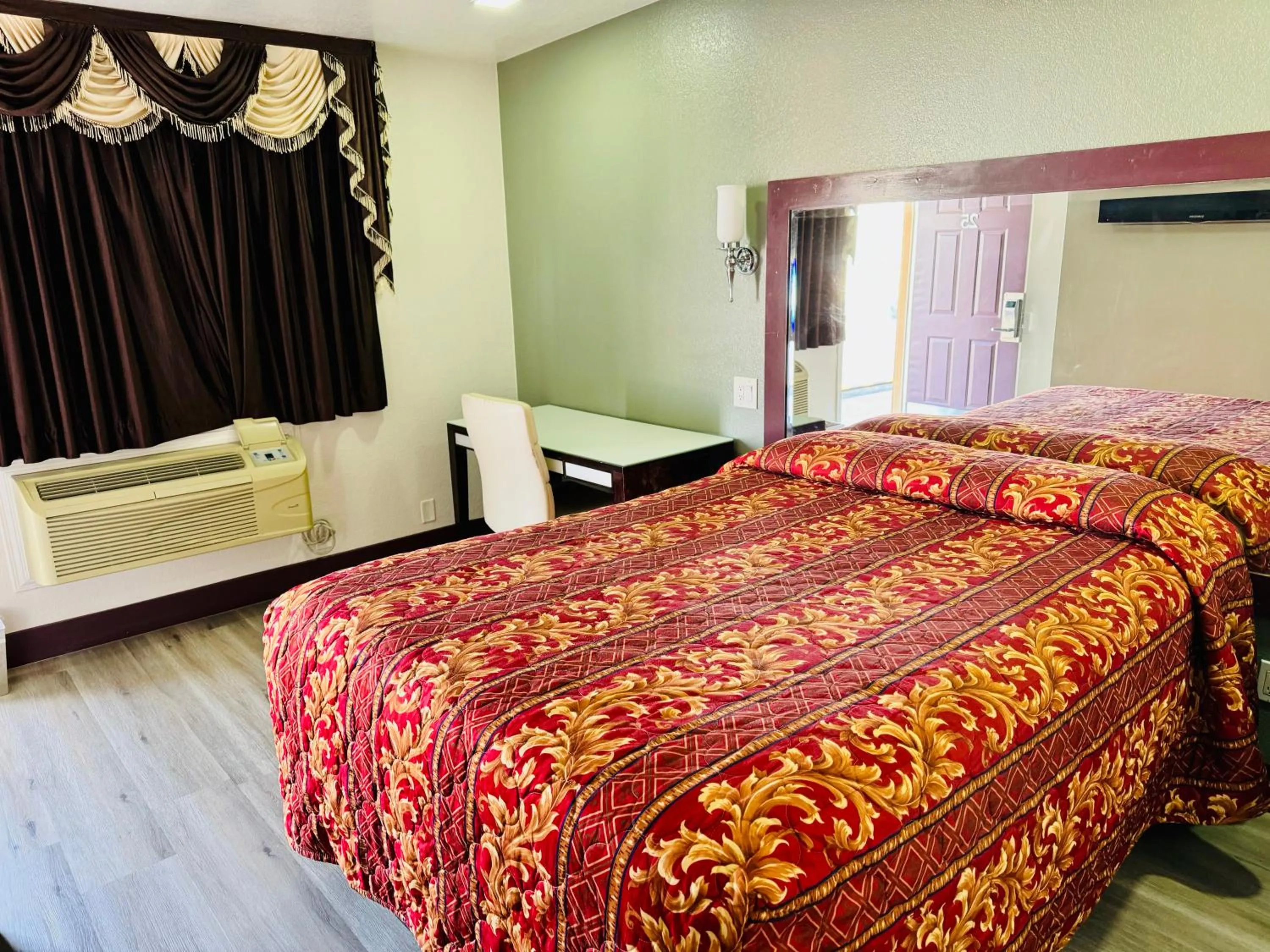 Bed in A Fisher's Inn Motel