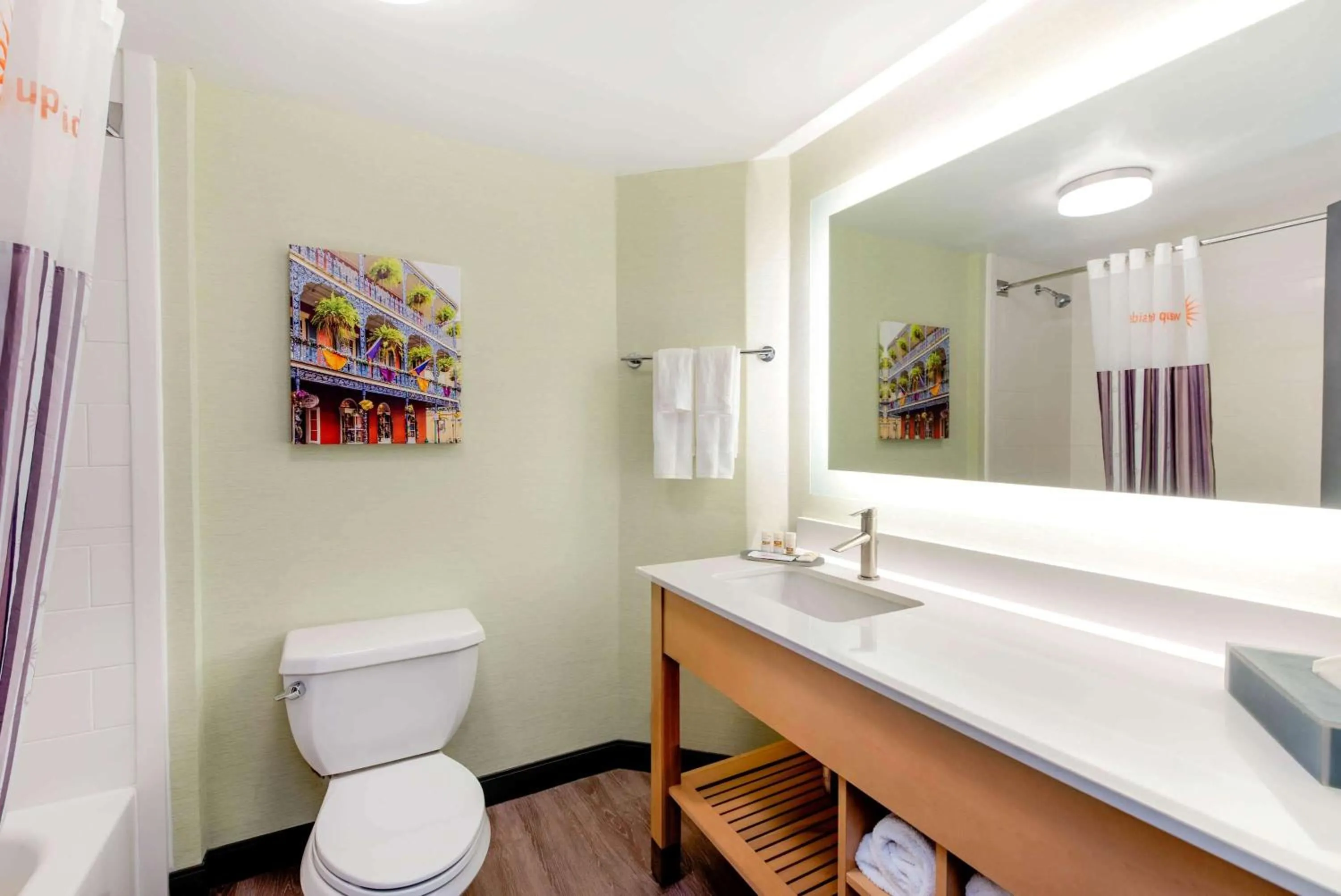 Bathroom in La Quinta by Wyndham New Orleans Downtown