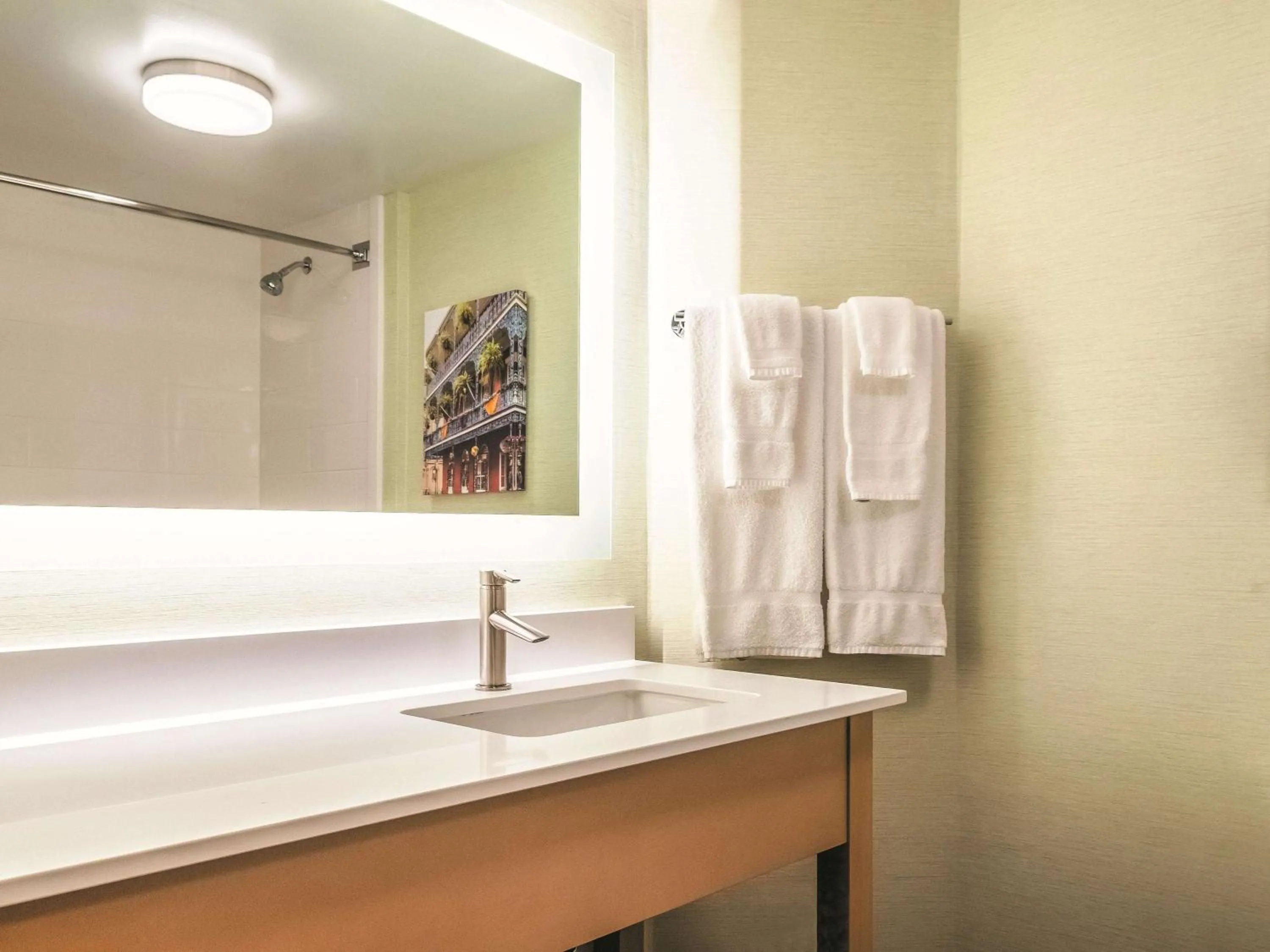 Photo of the whole room in La Quinta by Wyndham New Orleans Downtown