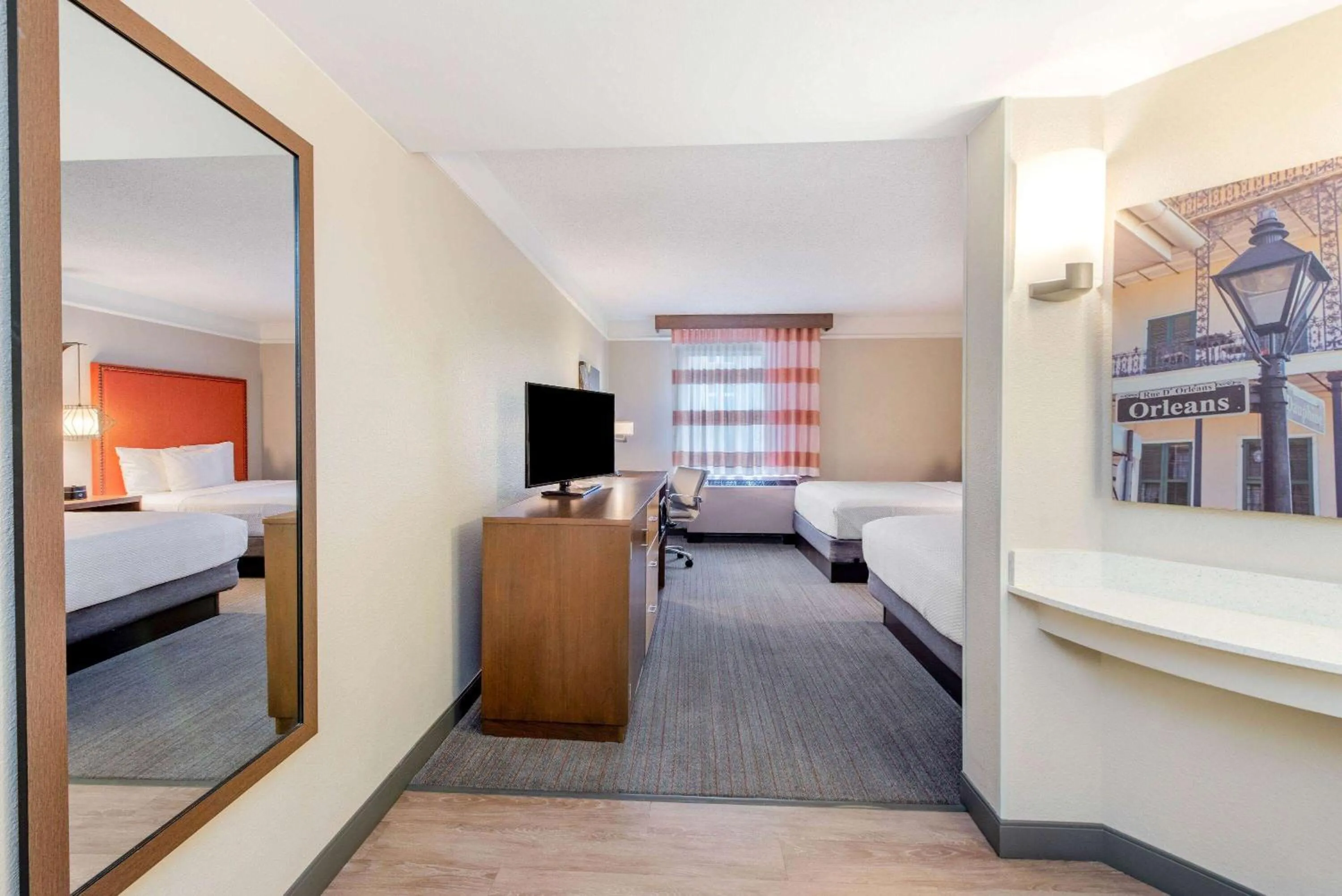 Photo of the whole room, Bed in La Quinta by Wyndham New Orleans Downtown