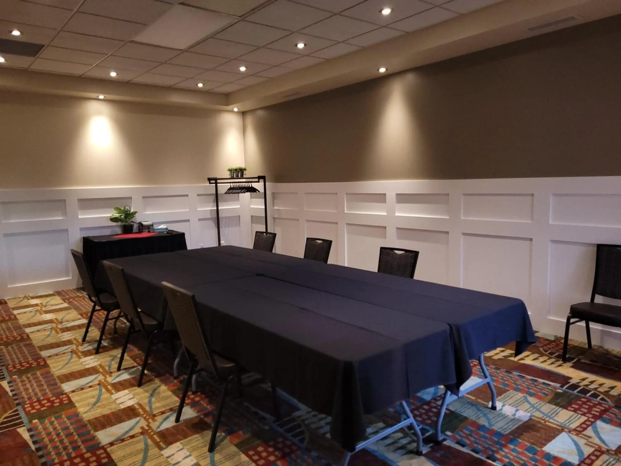 Meeting/conference room in Neighbourhood Inn Hotels in Bonnyville
