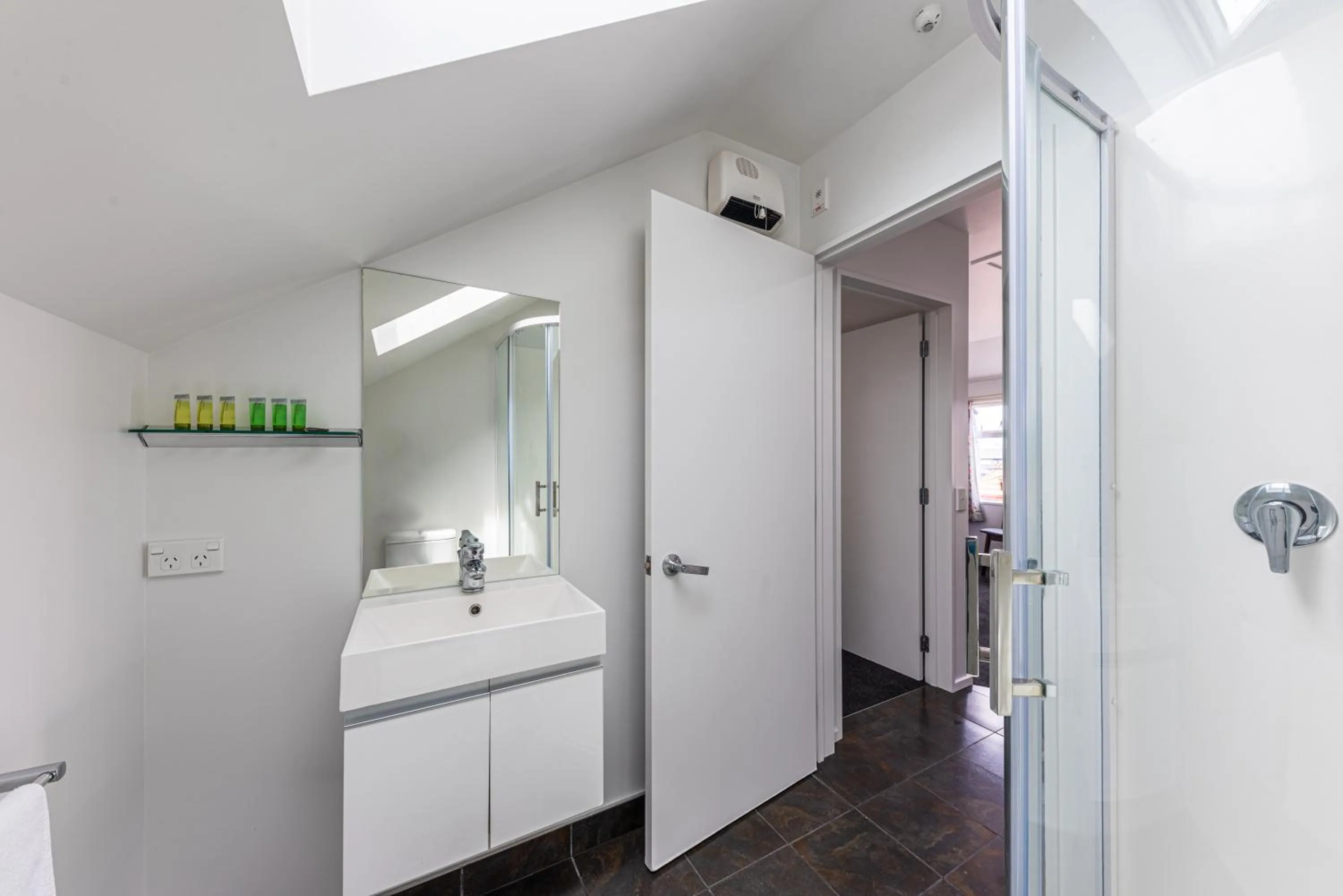 Shower in 315 Motel Riccarton