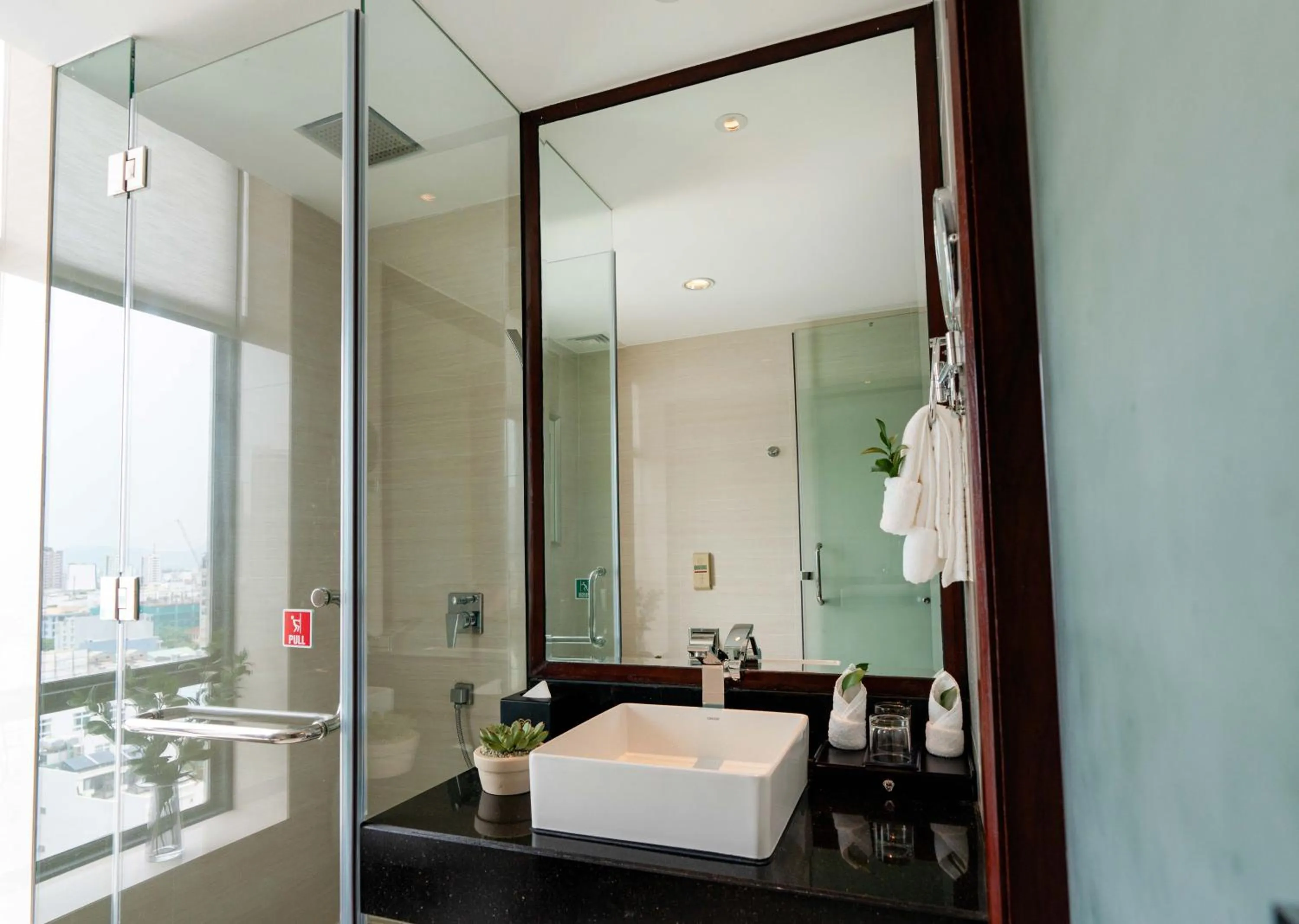 Shower in Brilliant Hotel - Afternoon Tea Inclusive