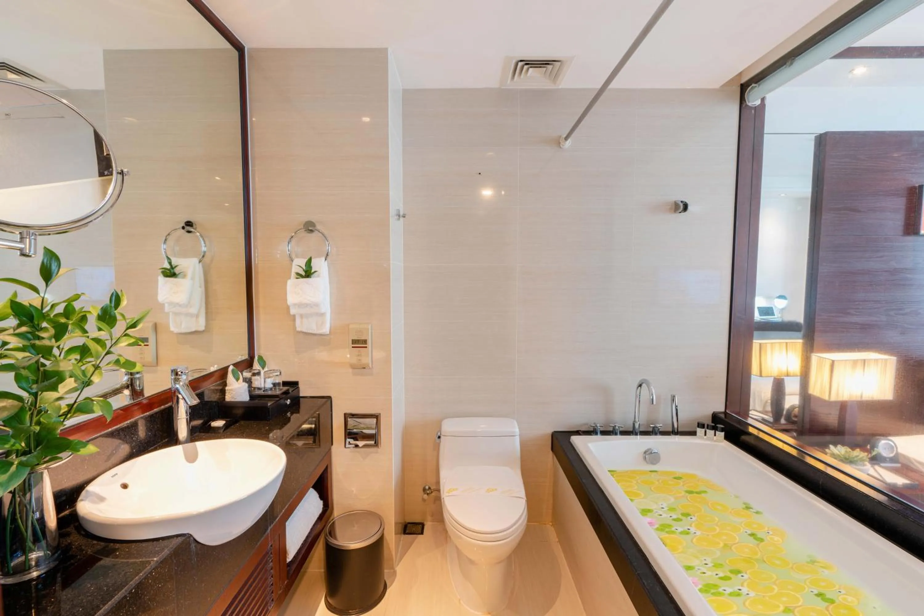 Toilet in Brilliant Hotel - Afternoon Tea Inclusive