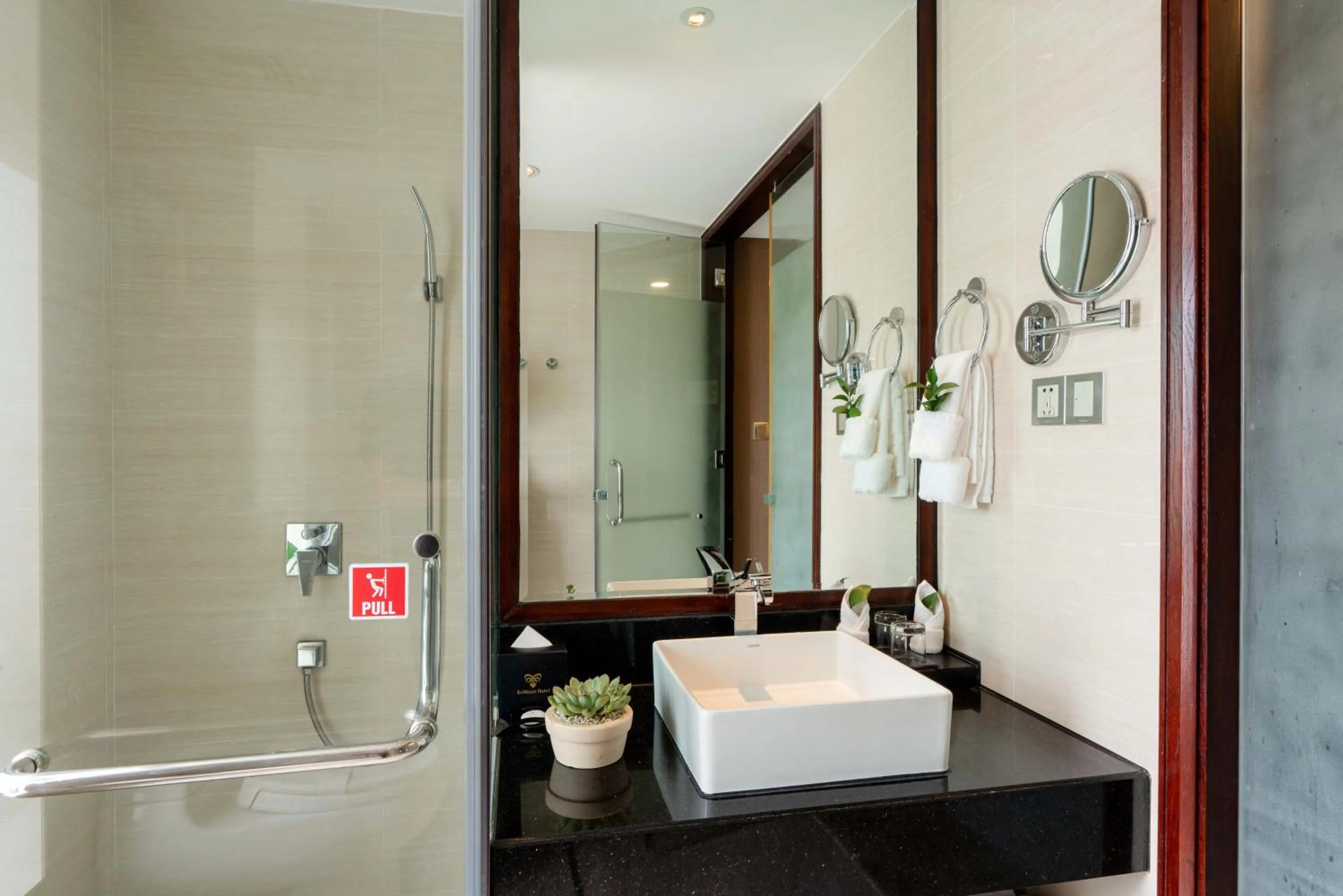 Bathroom in Brilliant Hotel - Afternoon Tea Inclusive