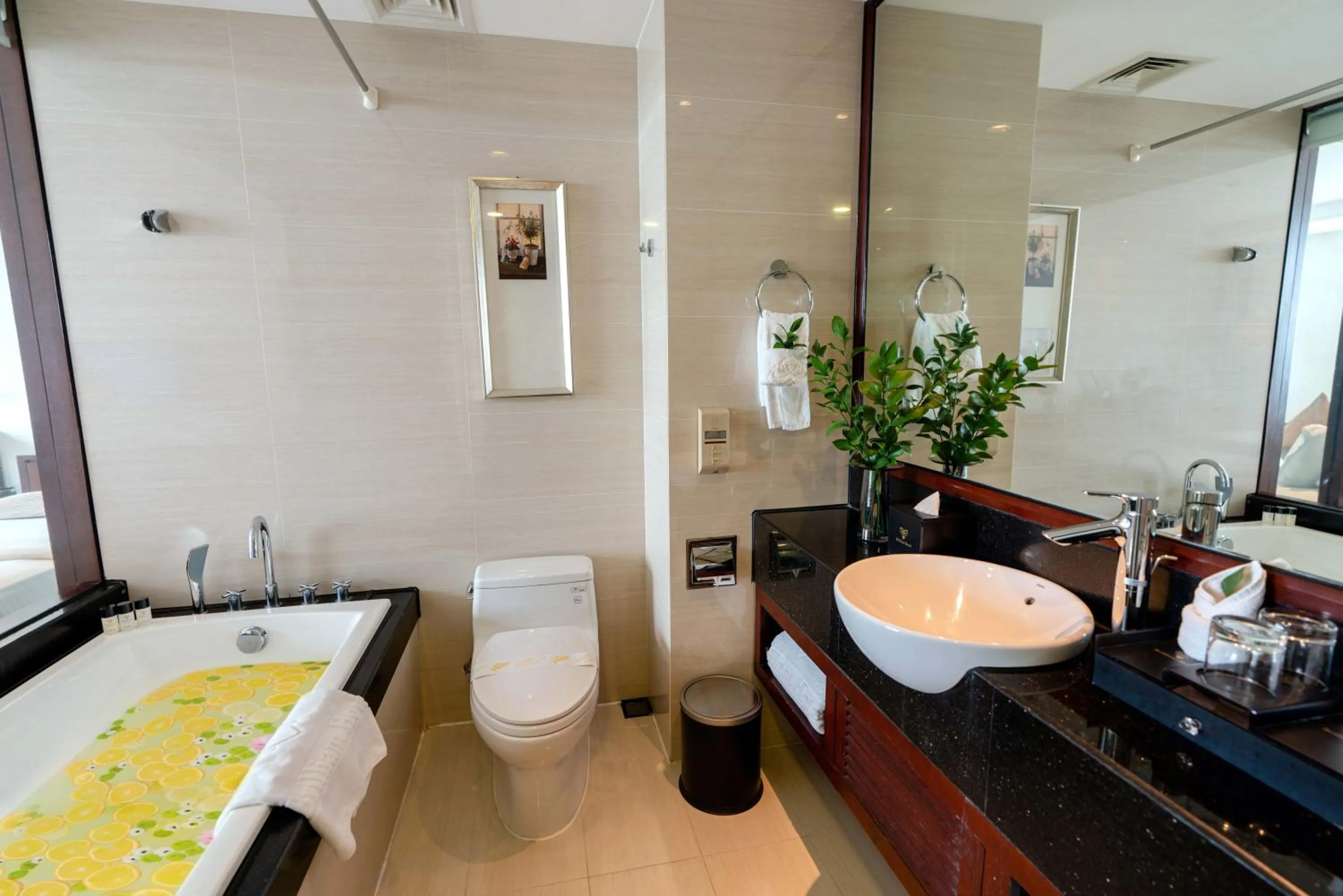 Bathroom in Brilliant Hotel - Afternoon Tea Inclusive