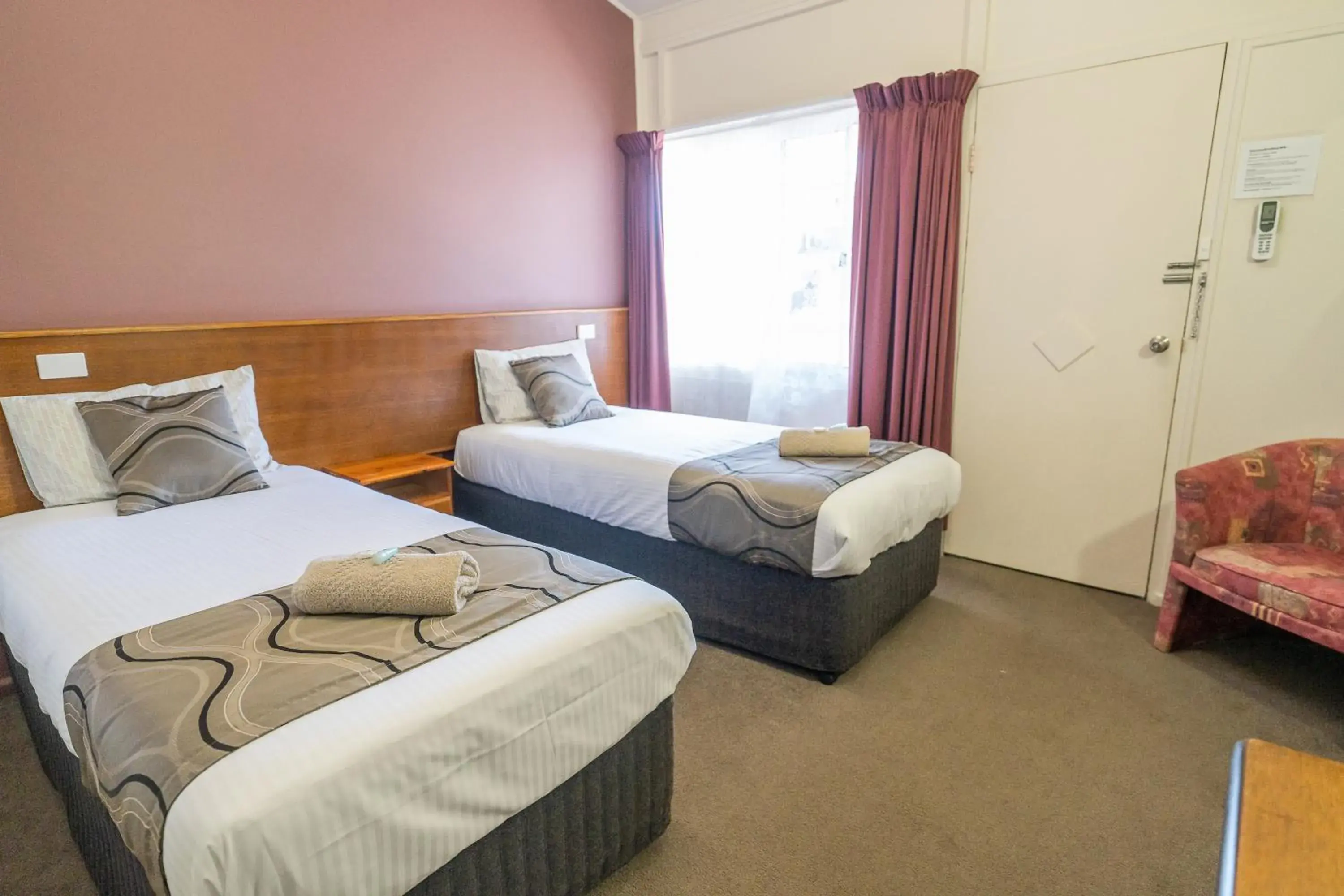 Twin Room in Halfway Motel Twin Room in Halfway Motel