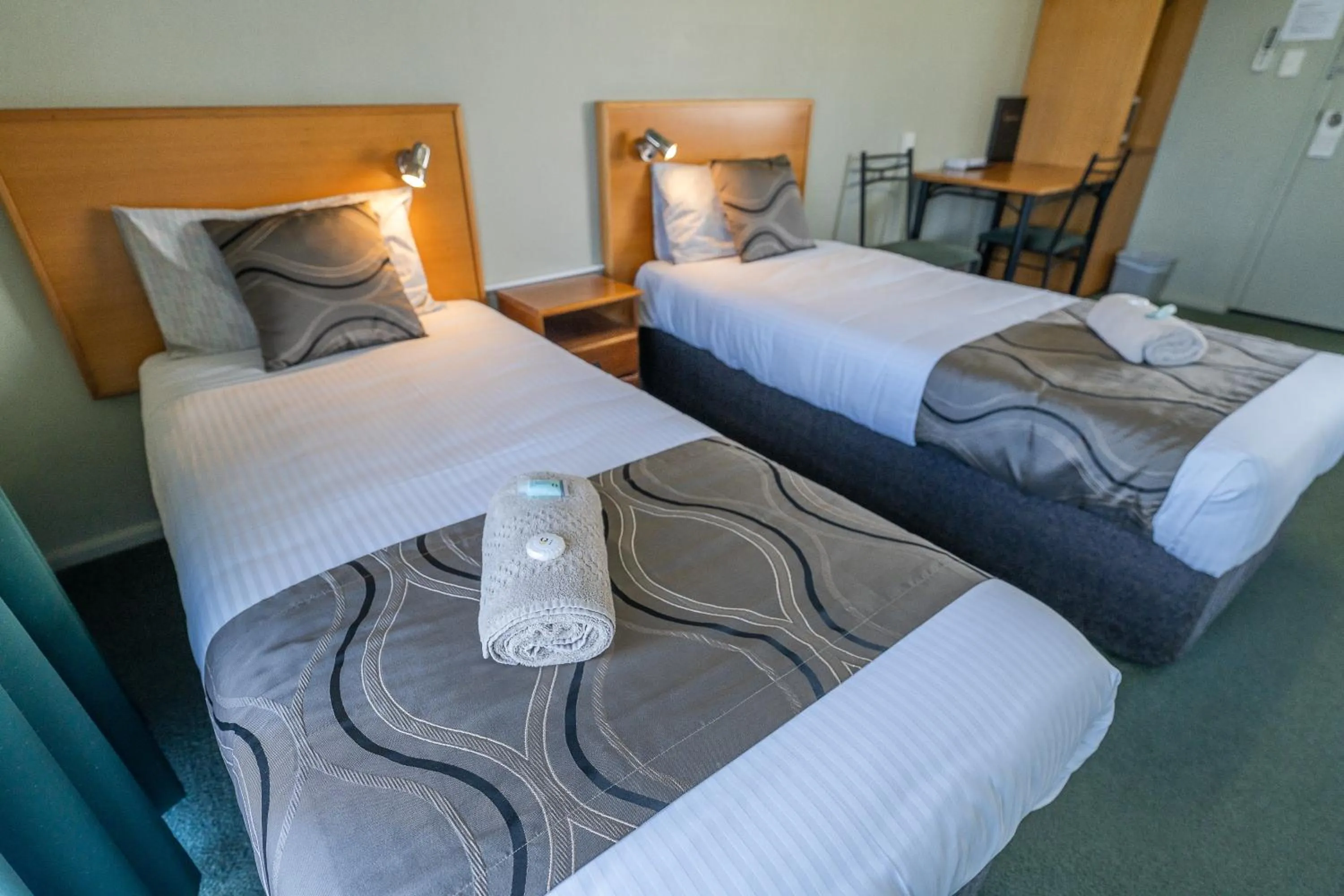 Bedroom, Bed in Halfway Motel