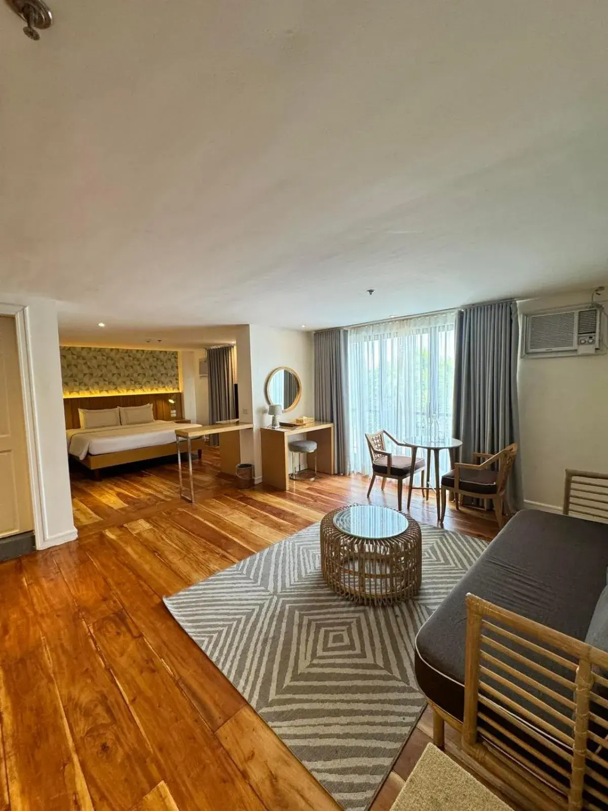 Executive Suite in Sugarland Hotel Executive Suite in Sugarland Hotel