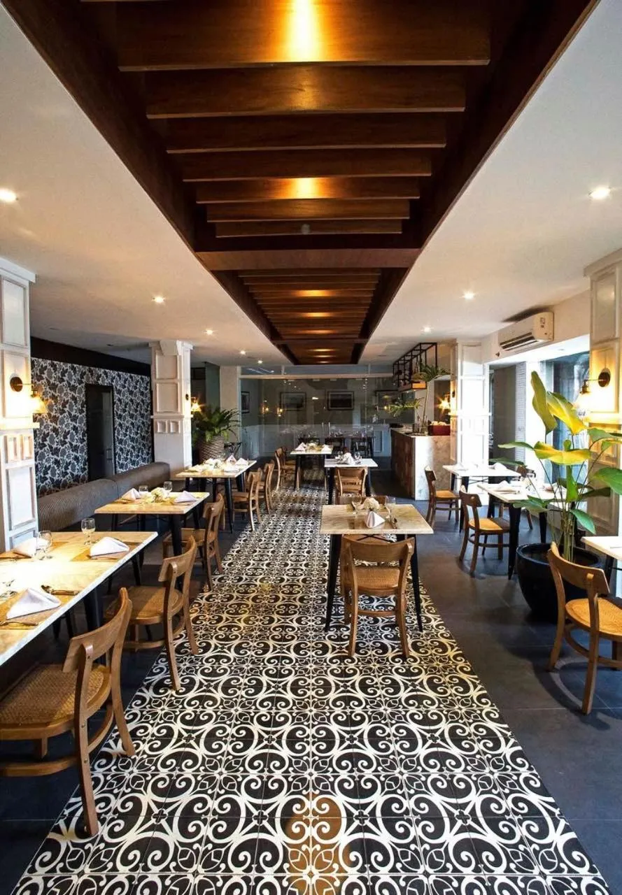 Dining area in Sugarland Hotel