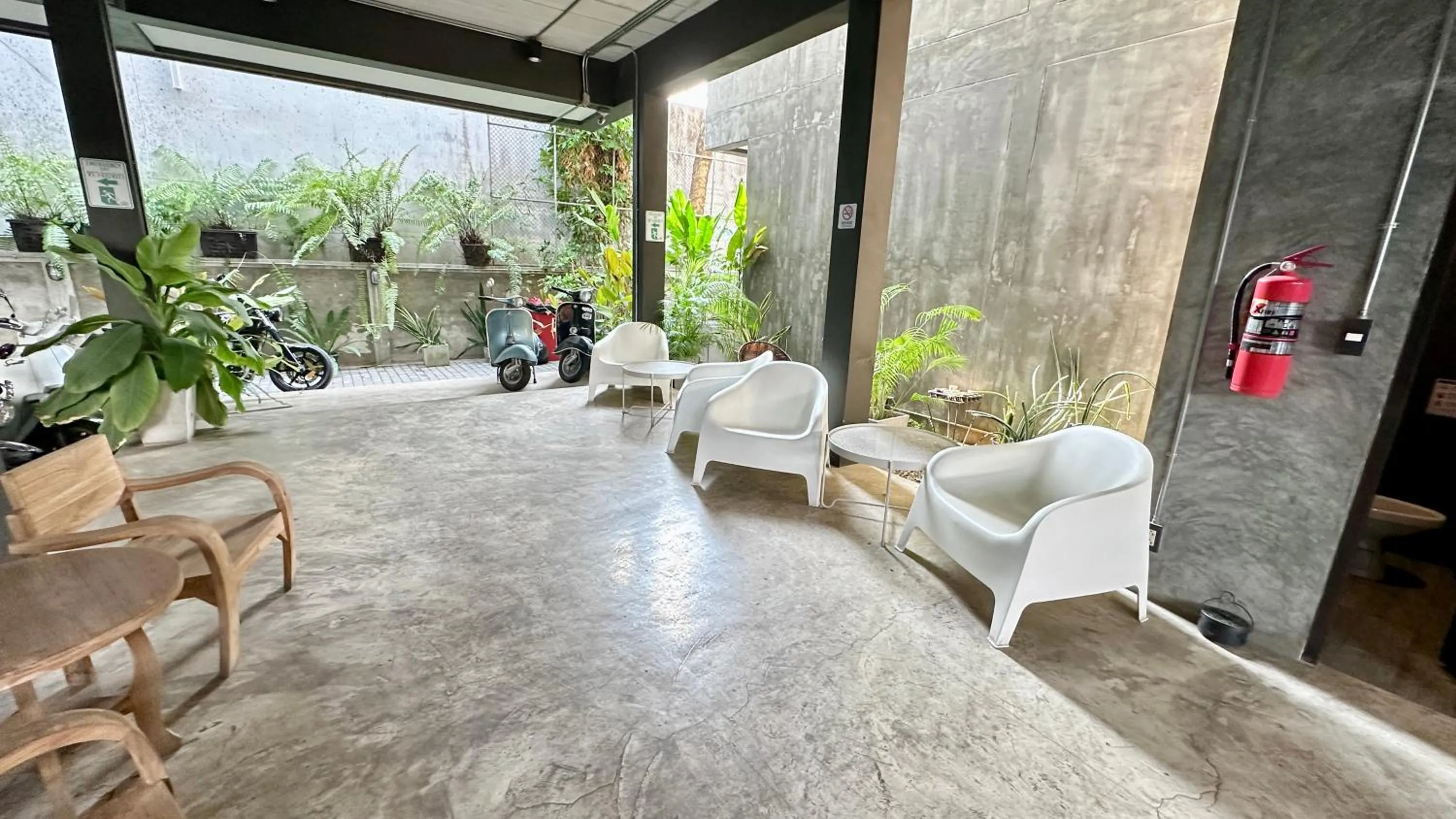 Inner courtyard view in Norn Nee Nor