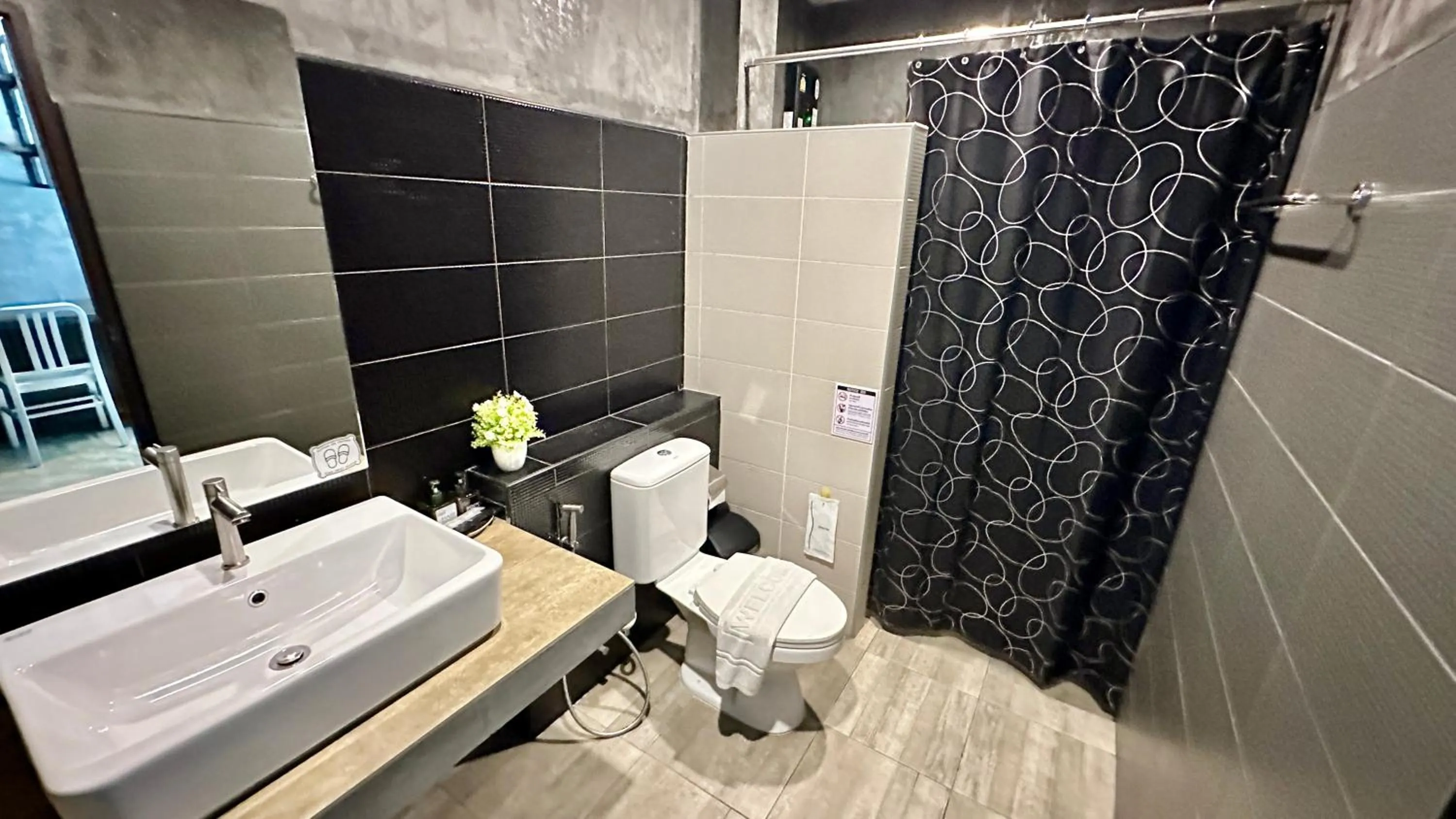 Toilet in Norn Nee Nor