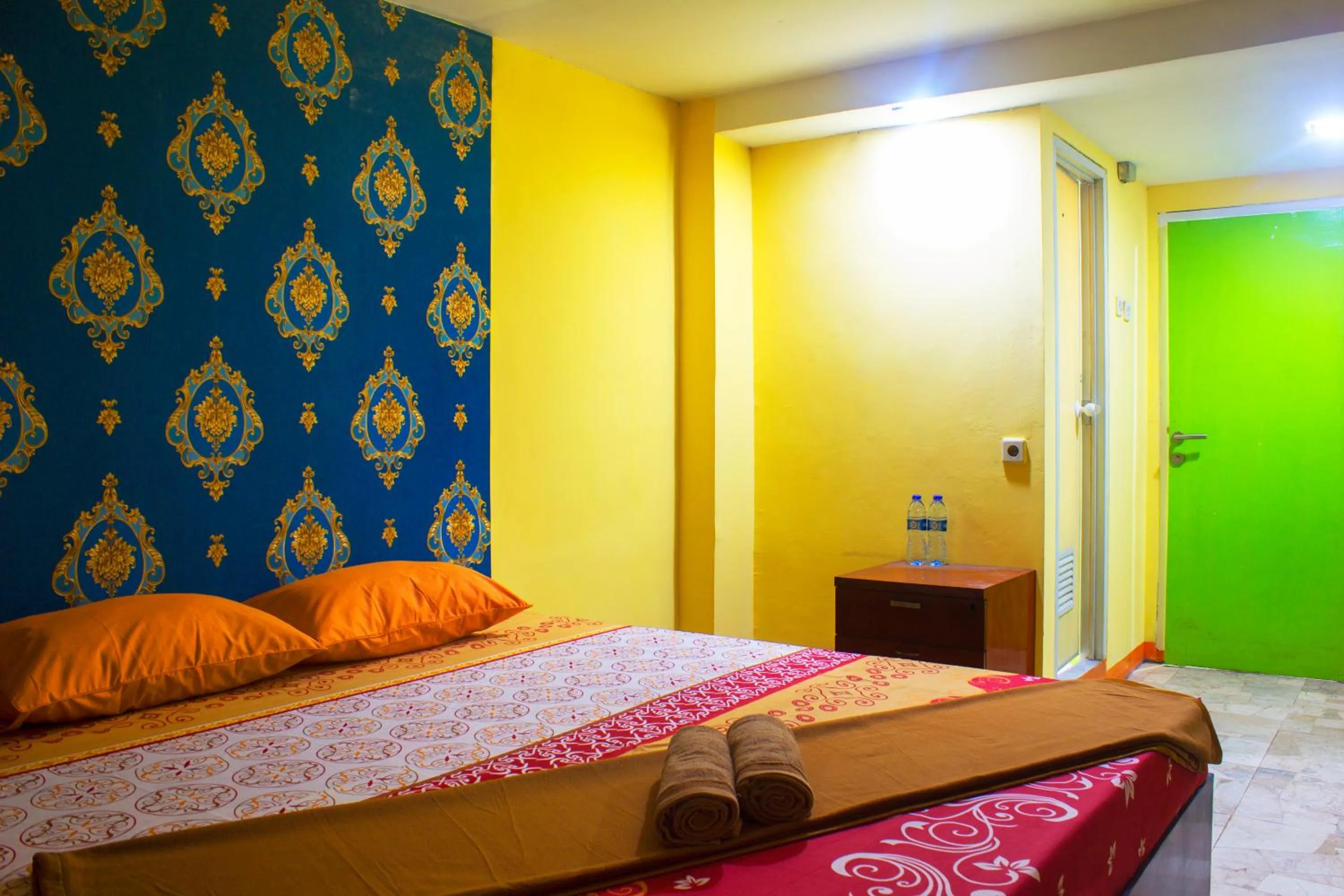 Photo of the whole room, Bed in New Priok Indah Syariah Hotel