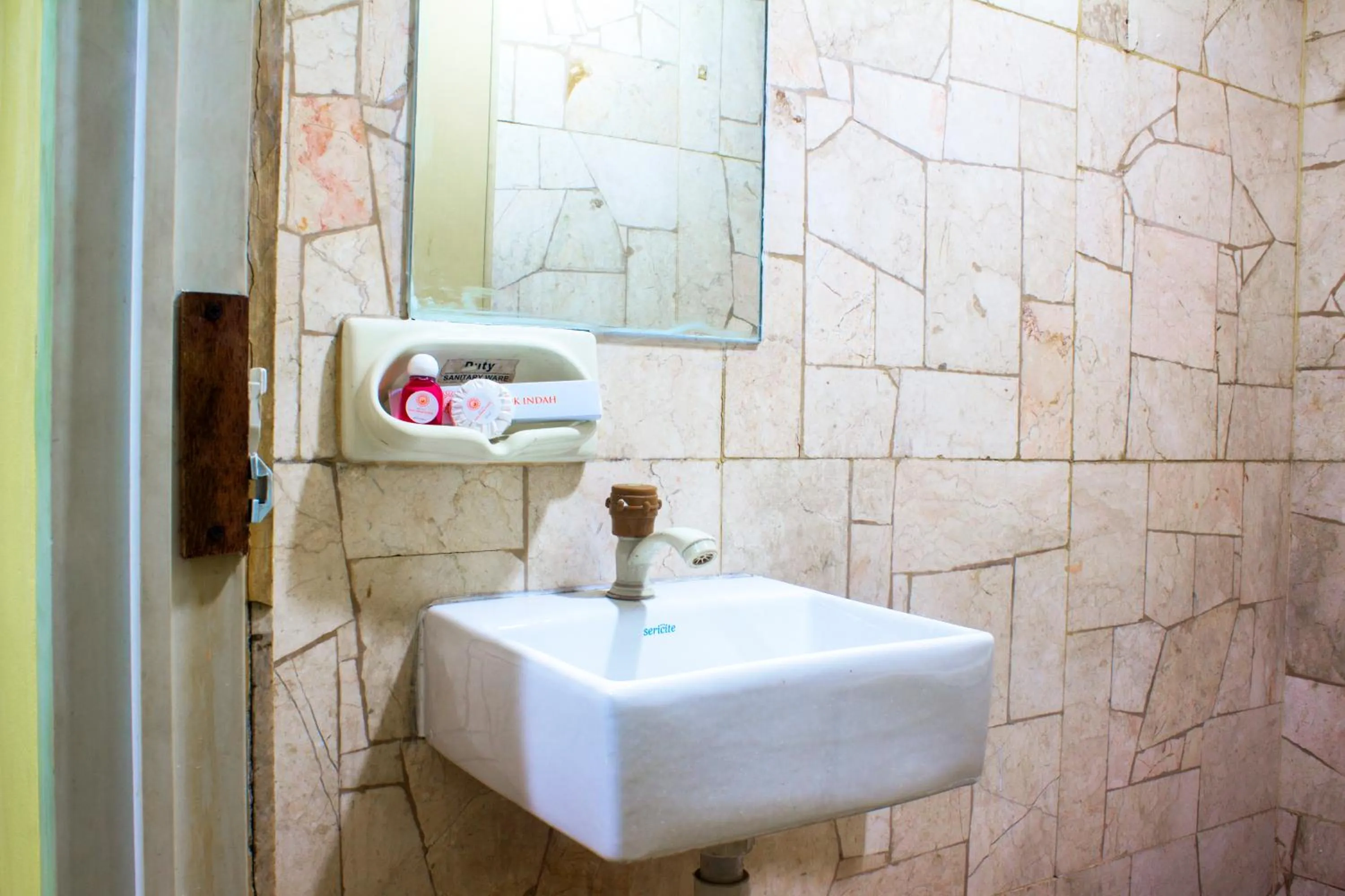 Bathroom in New Priok Indah Syariah Hotel