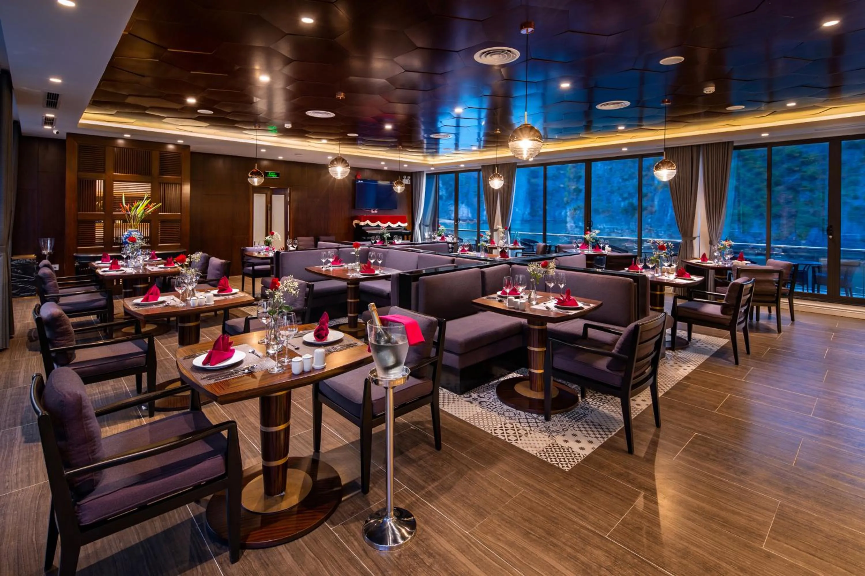 Restaurant/places to eat in Stellar of the Seas Cruise