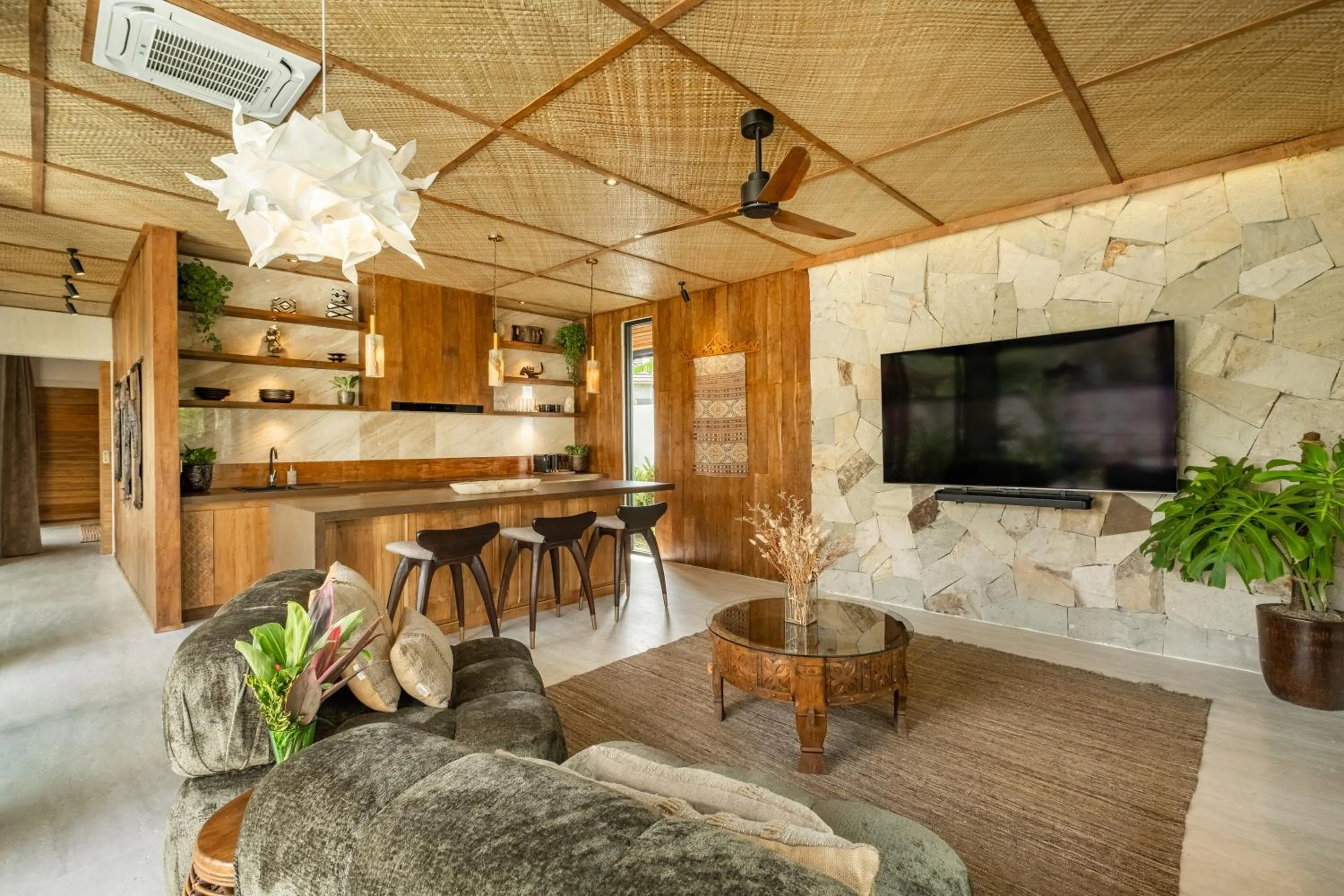 Communal lounge/ TV room in Samanvaya - Adults Only