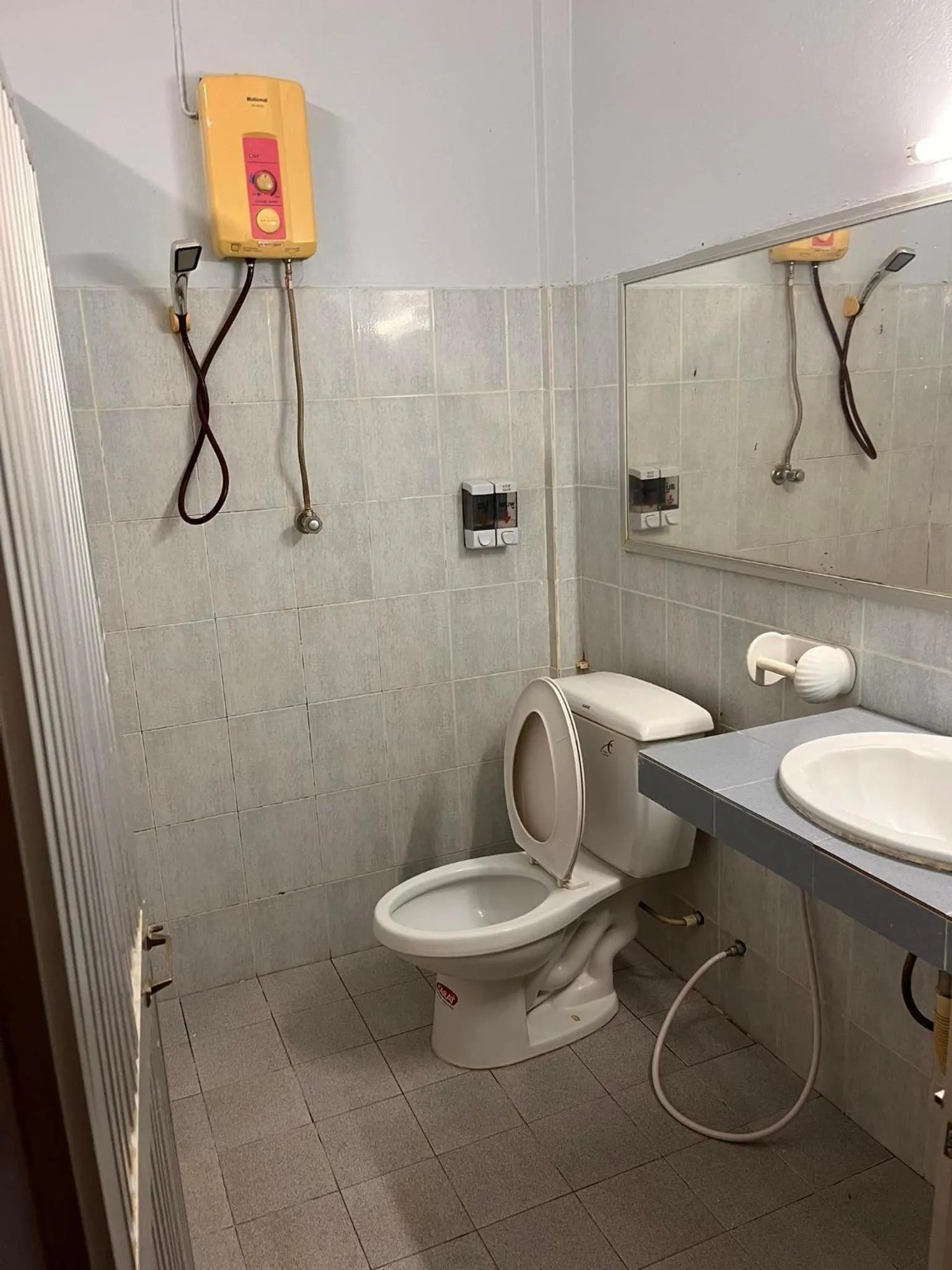 Shower in Metro Palace