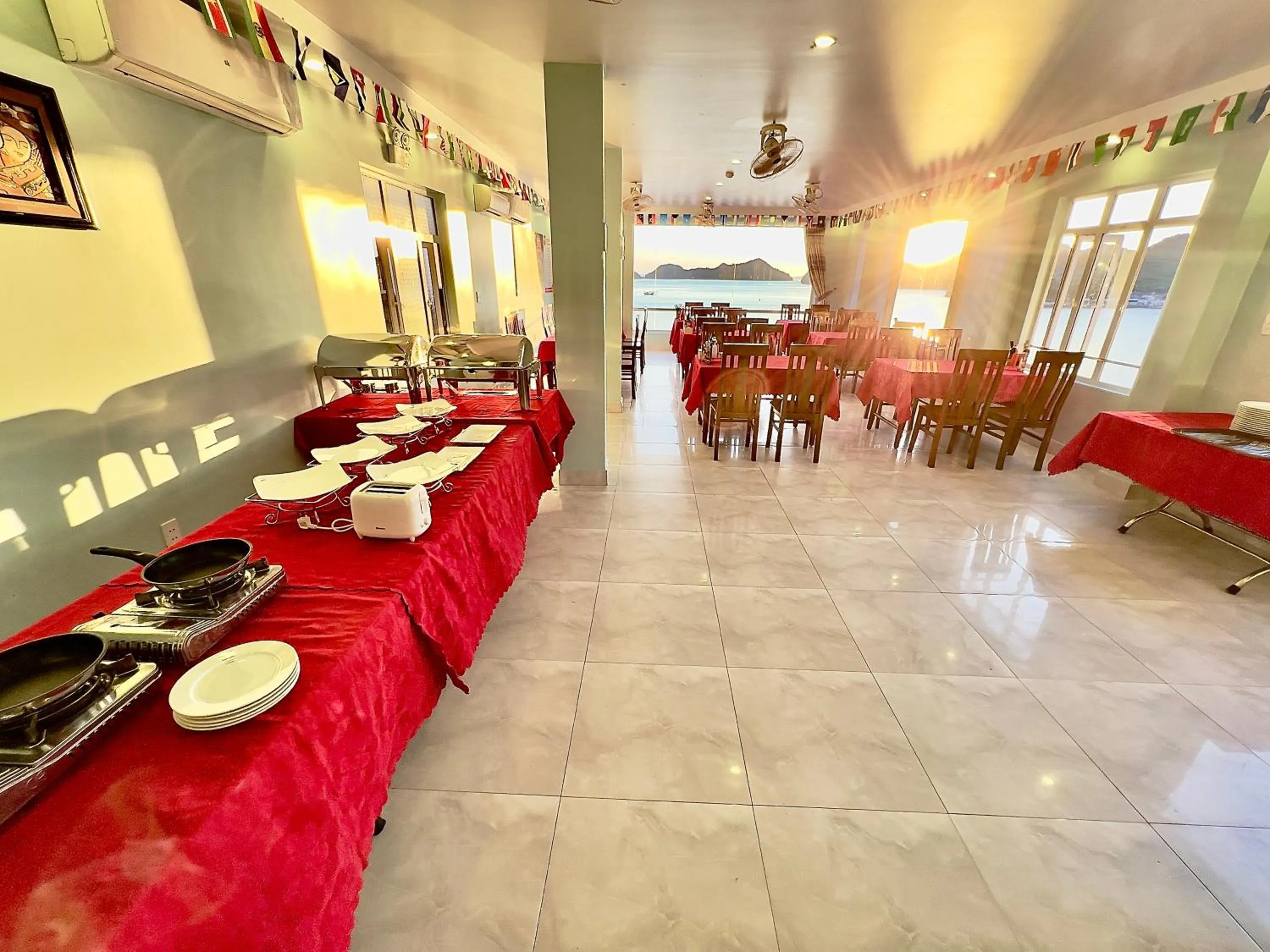 Restaurant/places to eat in Phoenix Flower Hotel