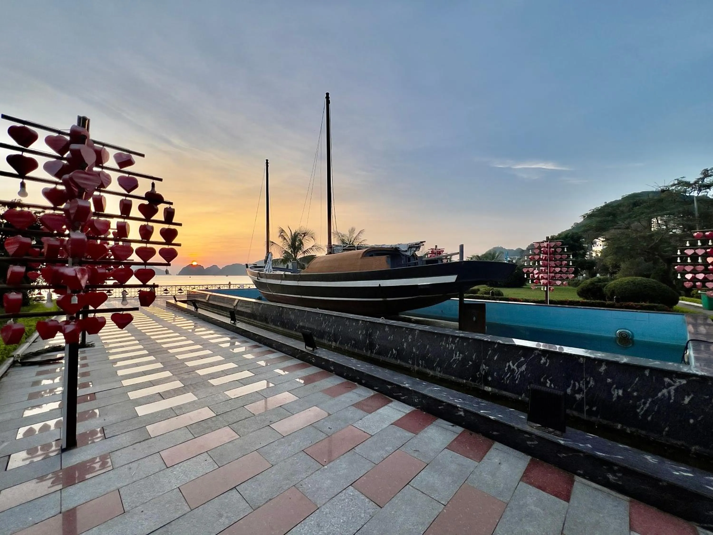 Day in Phoenix Flower Hotel