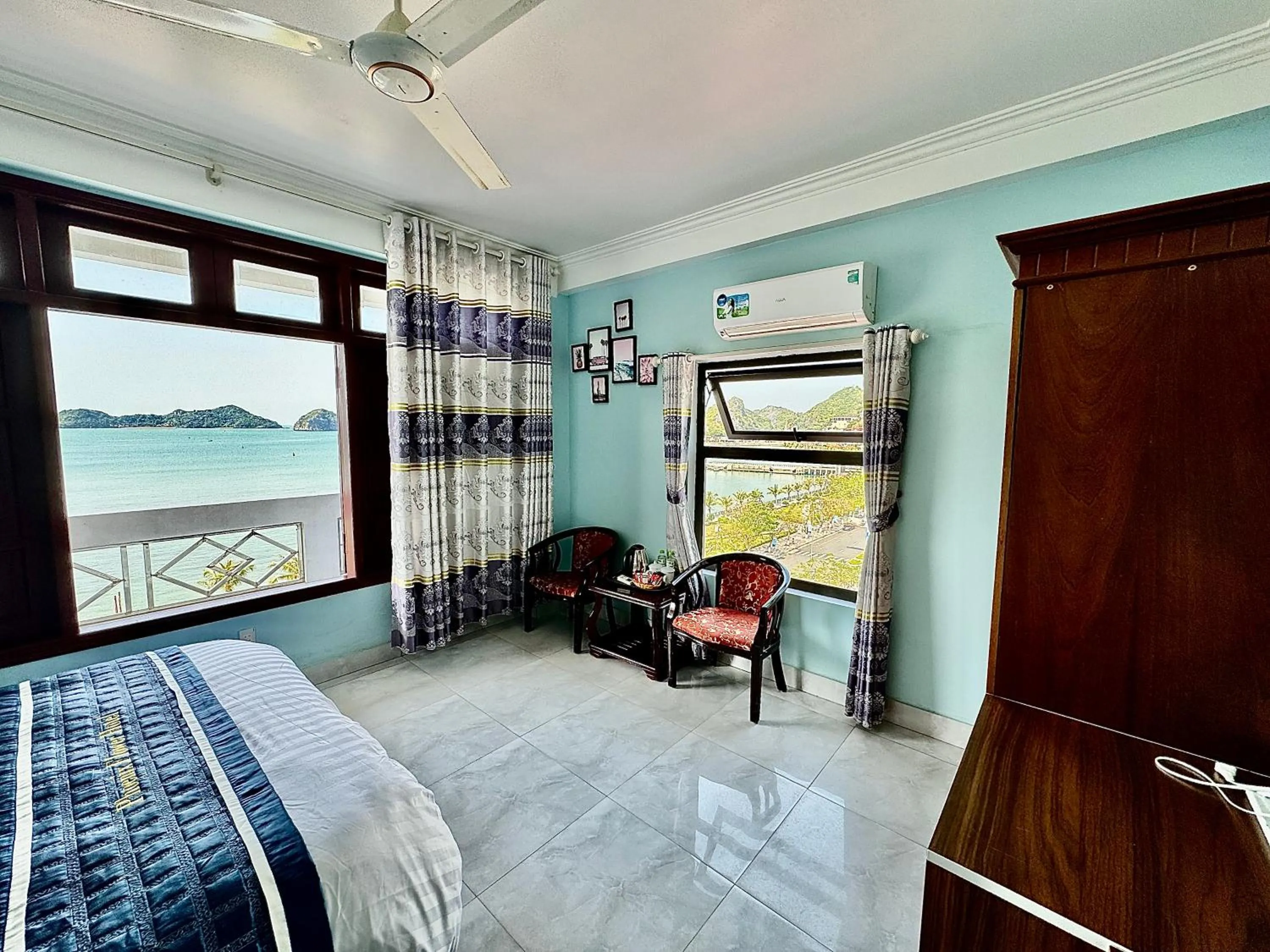 Bed in Phoenix Flower Hotel