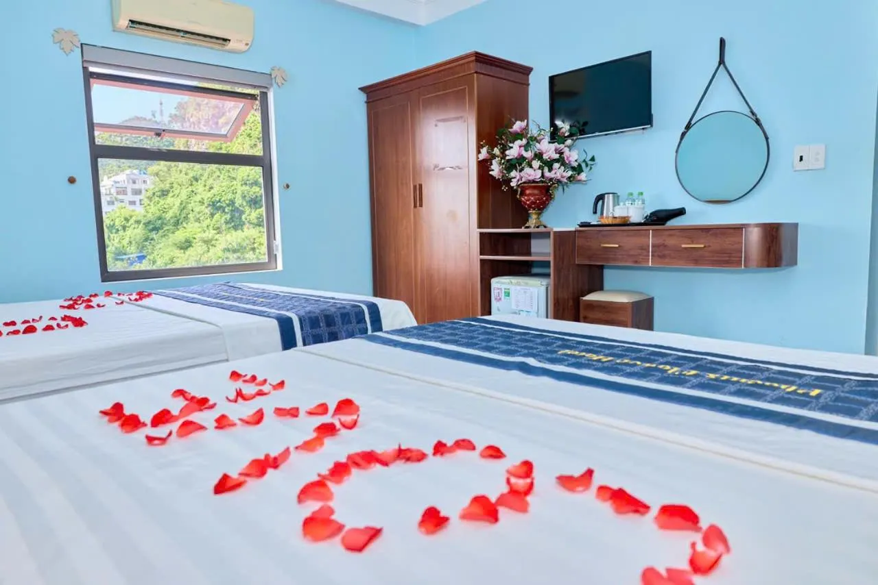 Bed in Phoenix Flower Hotel