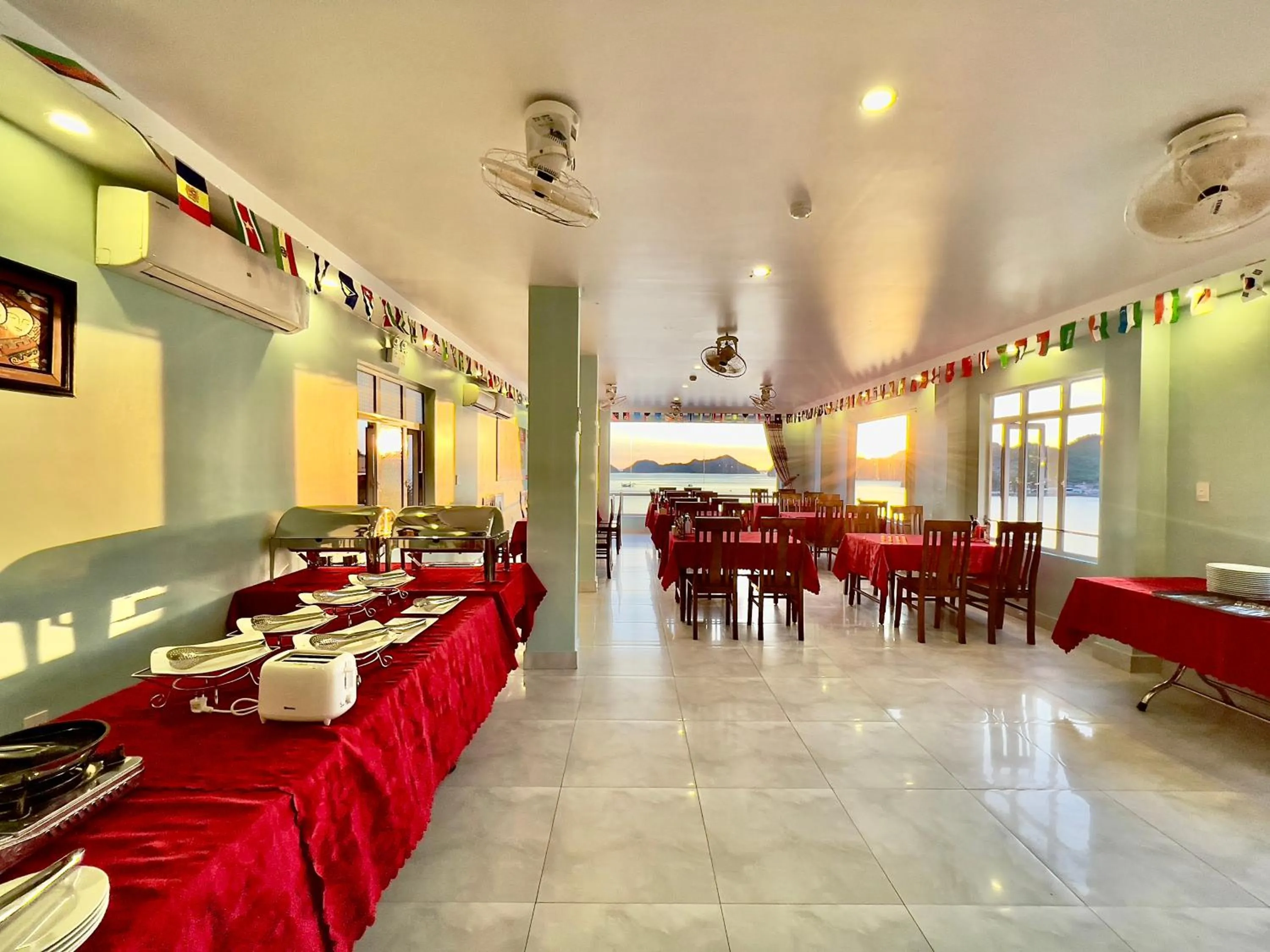 Restaurant/places to eat in Phoenix Flower Hotel