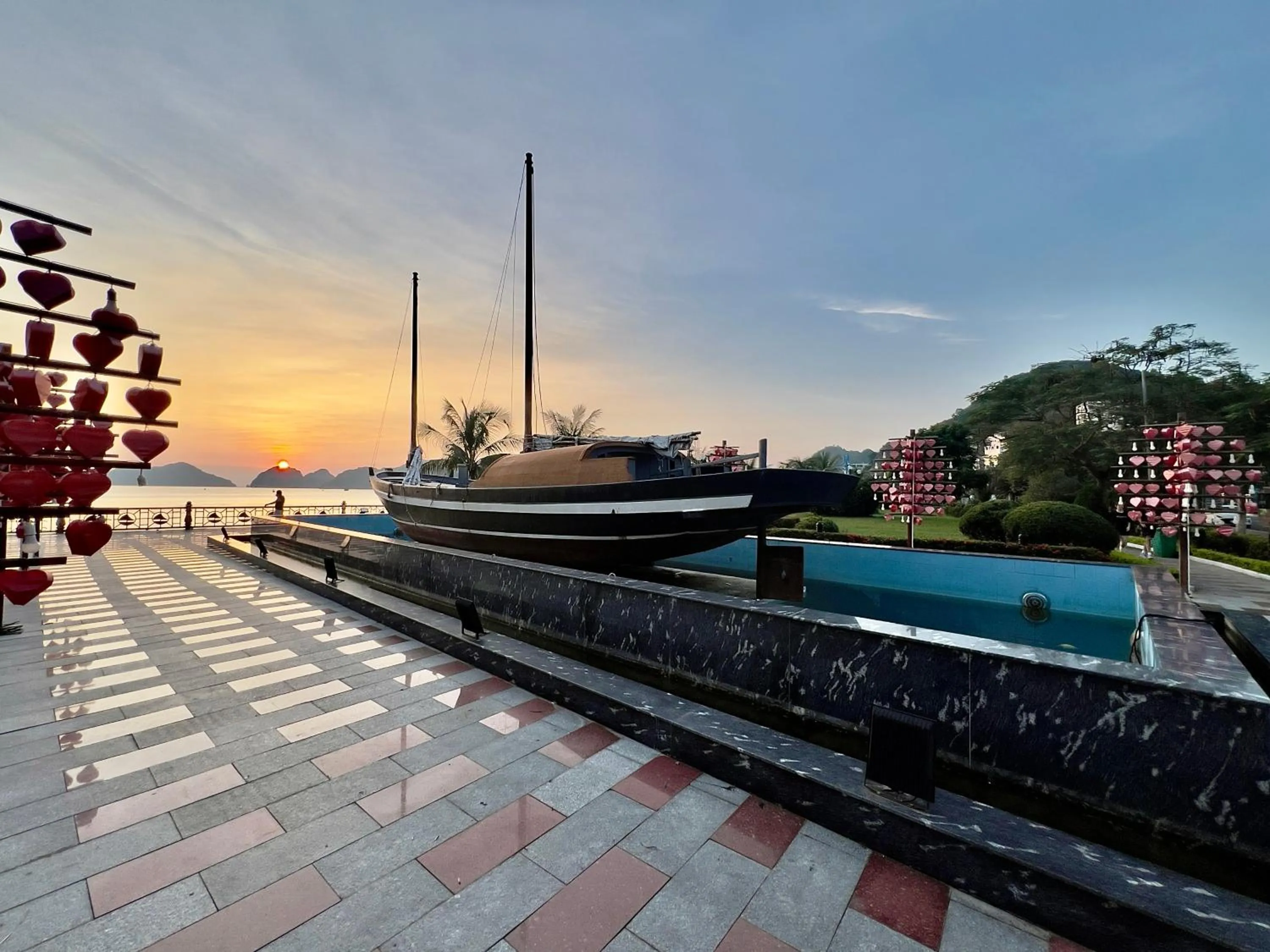 Day in Phoenix Flower Hotel