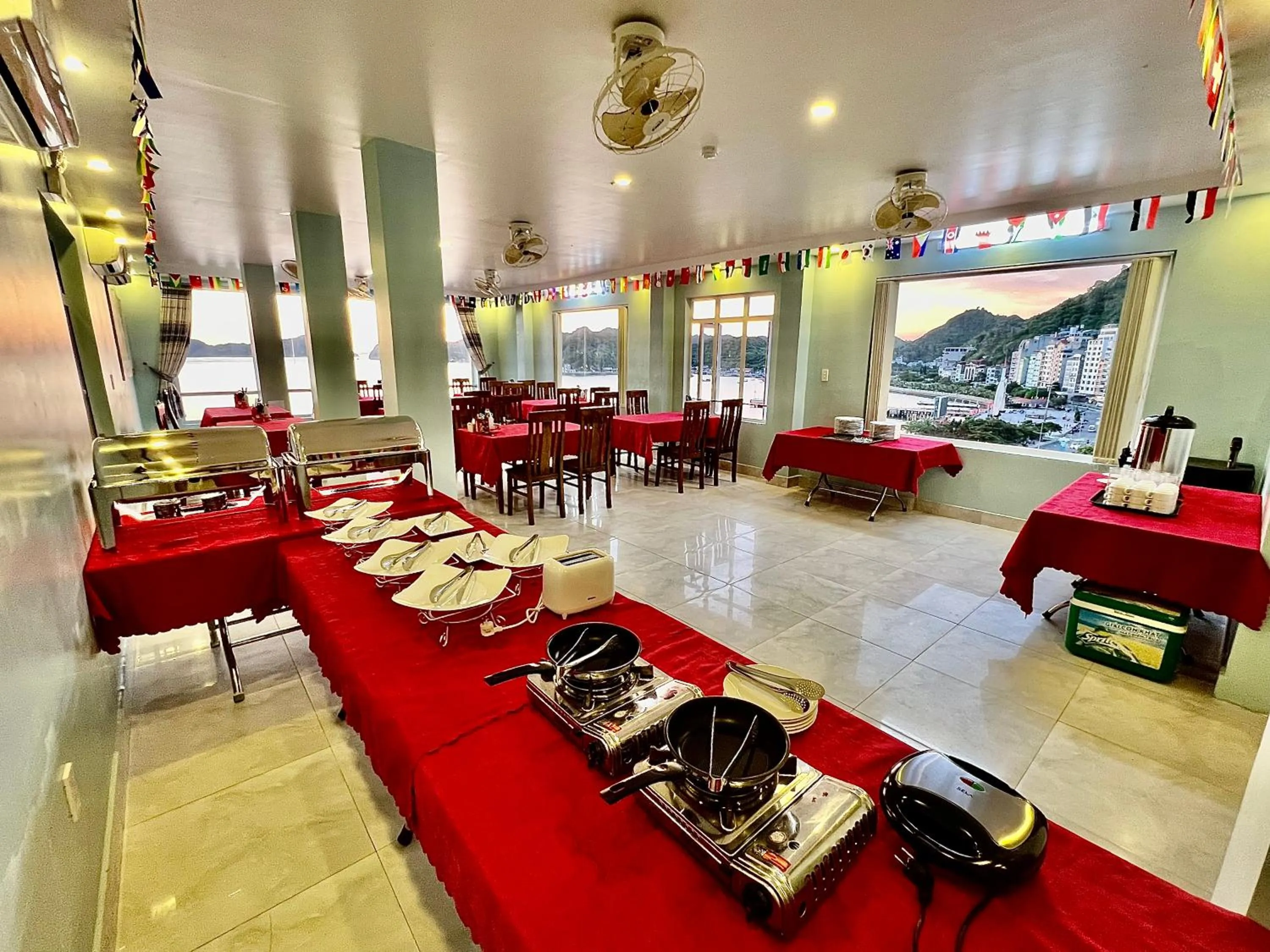 Restaurant/places to eat in Phoenix Flower Hotel