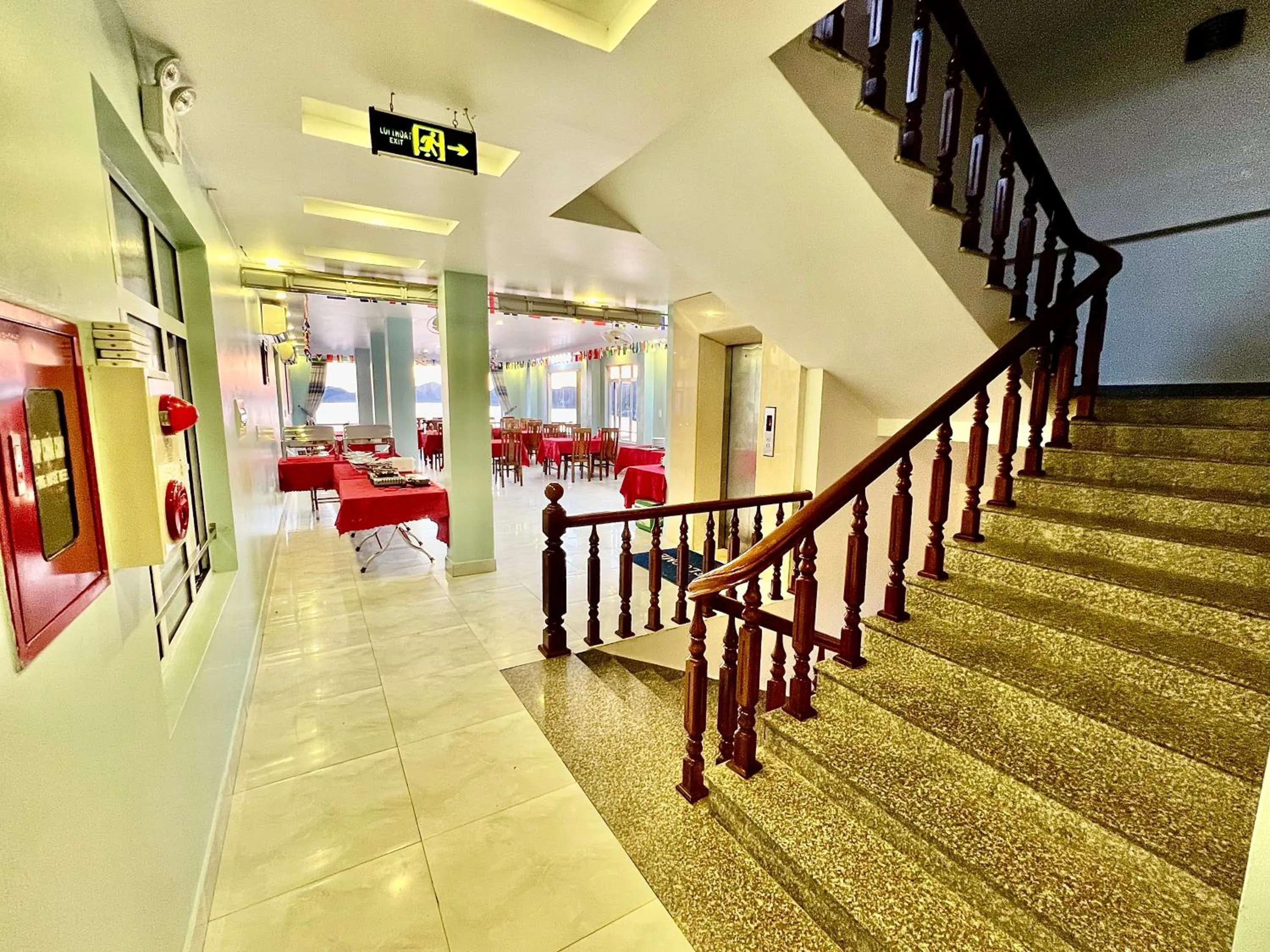 Restaurant/places to eat in Phoenix Flower Hotel