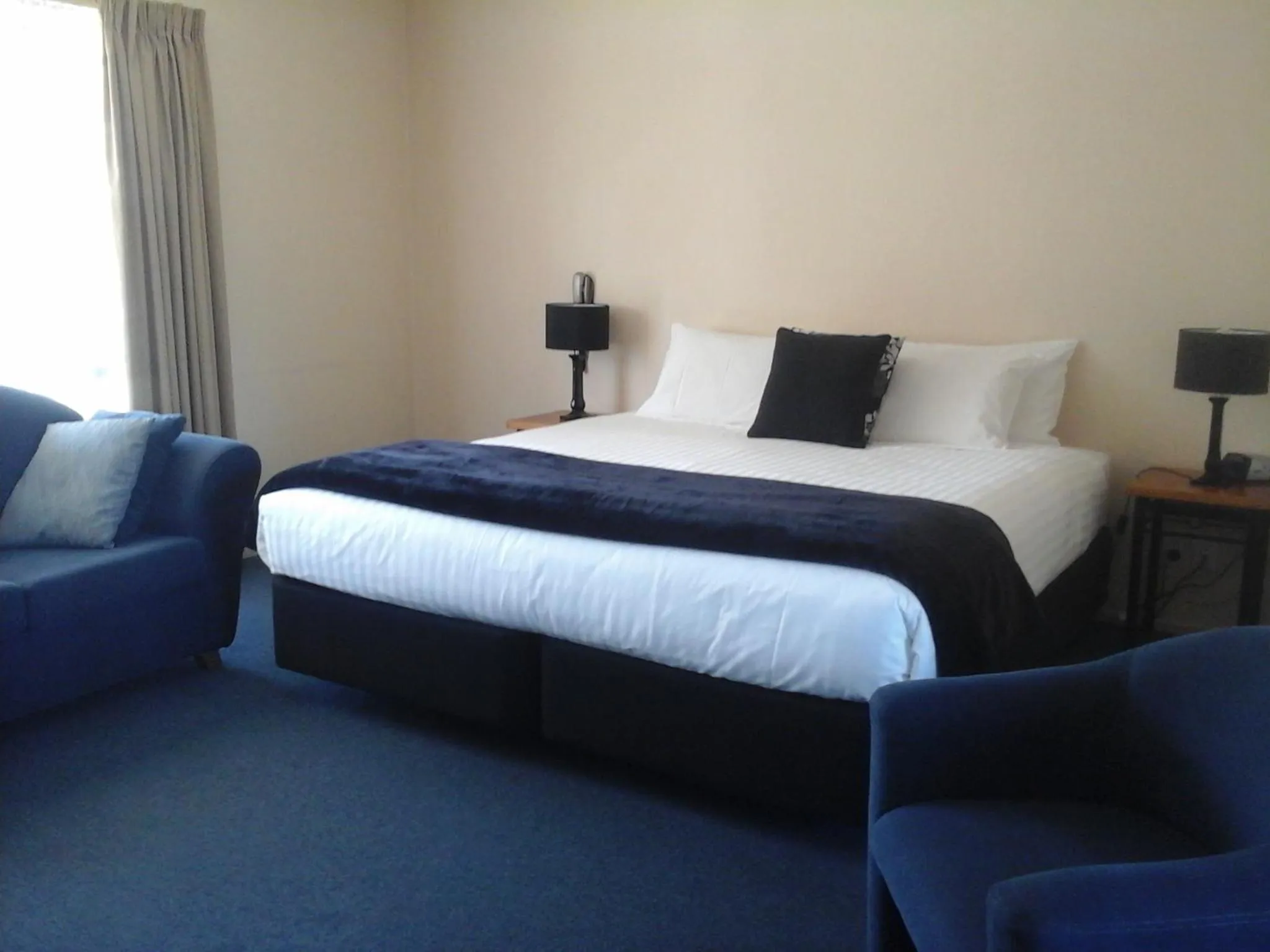 Bed in South Park Motel