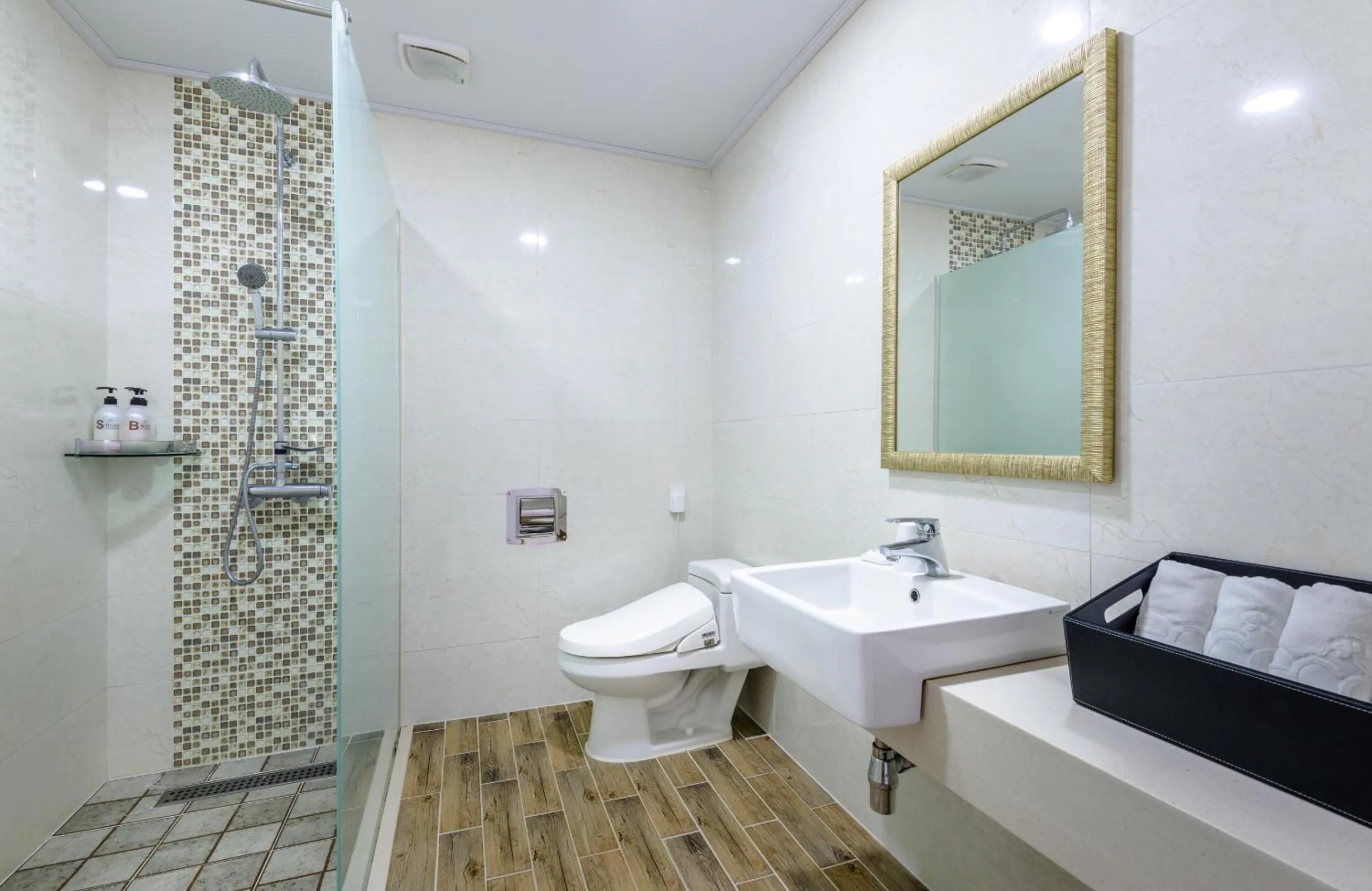 Toilet in Eco Green Resort