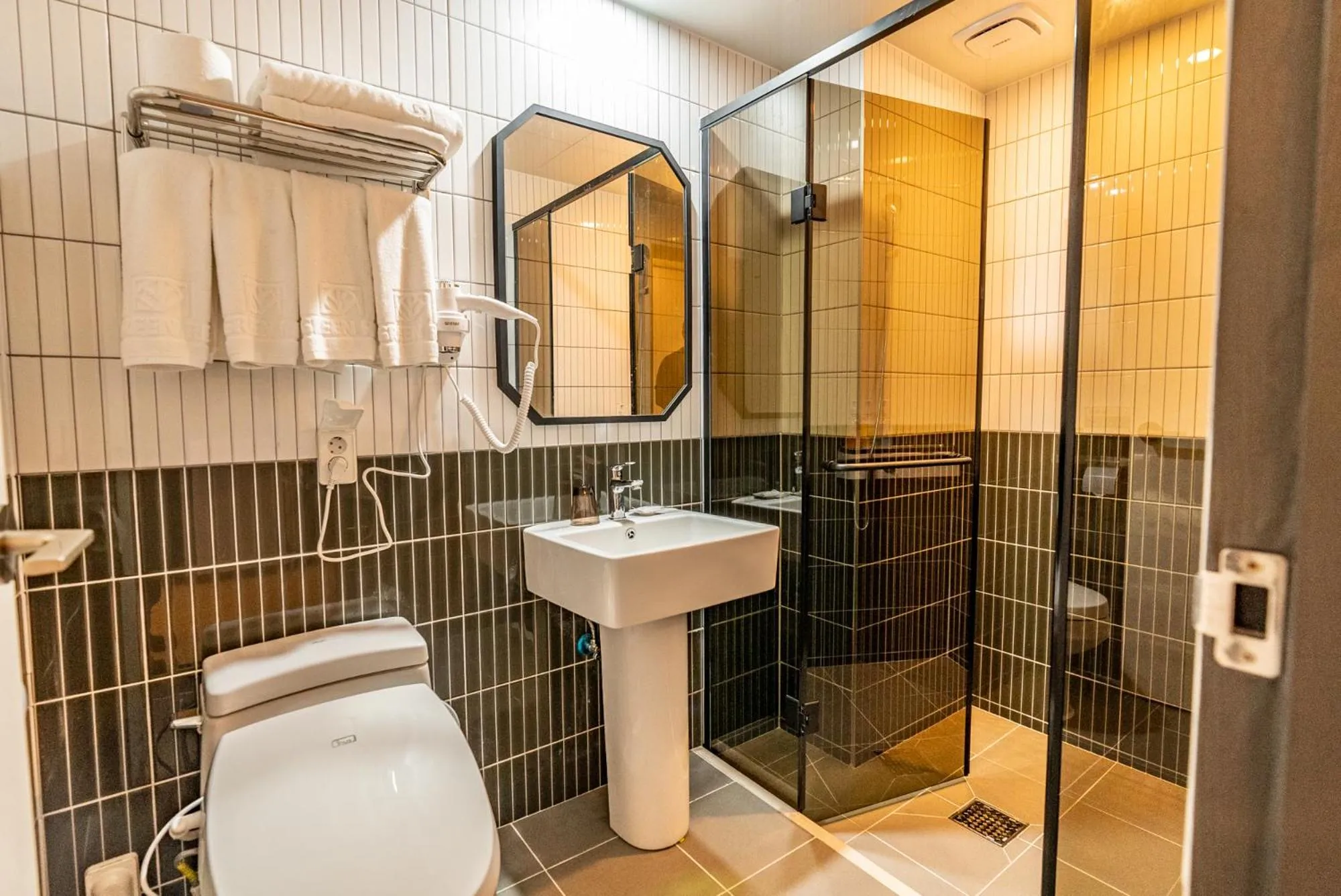 Shower in Eco Green Resort