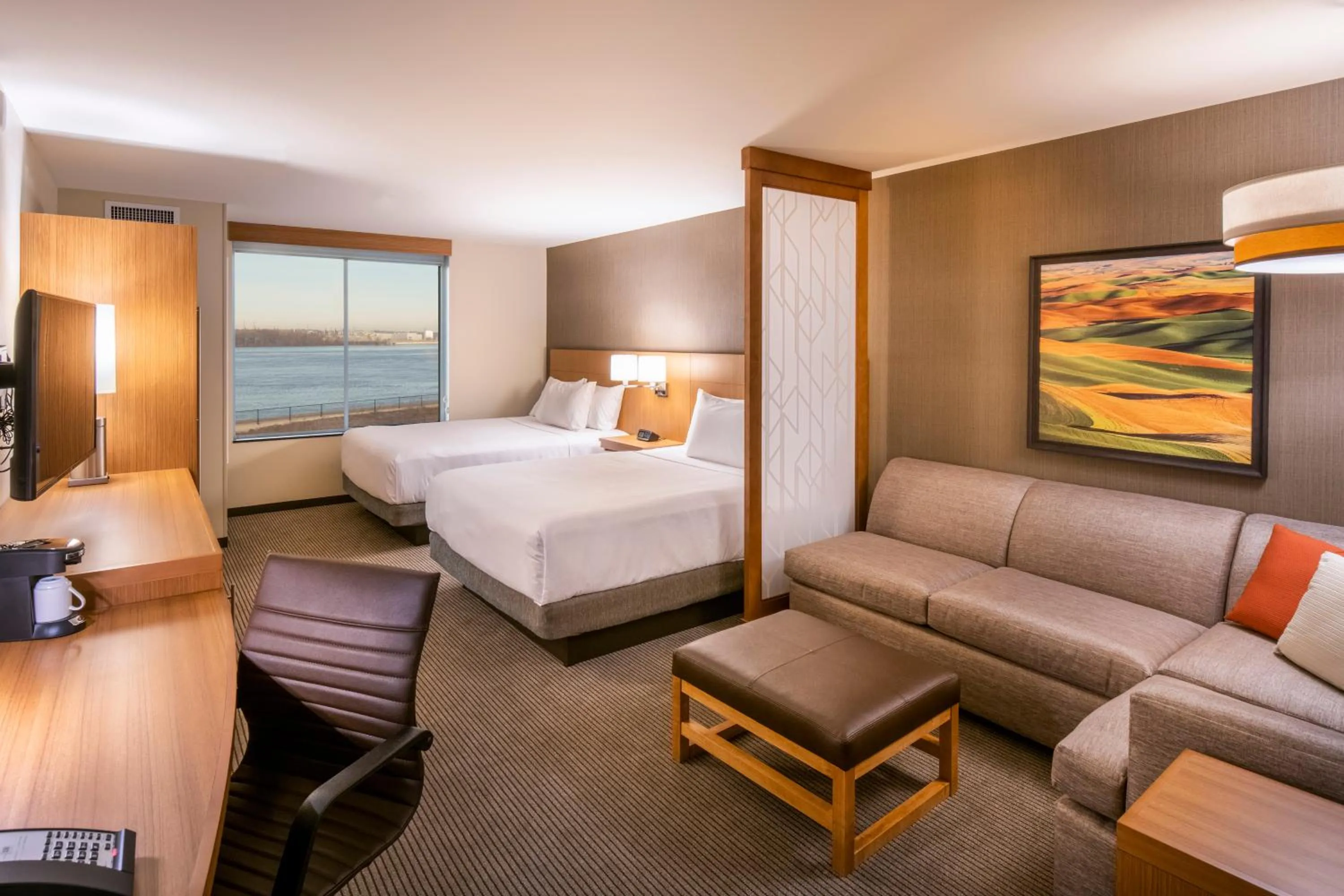 Photo of the whole room, Bed in Hyatt Place East Moline/Quad Cities