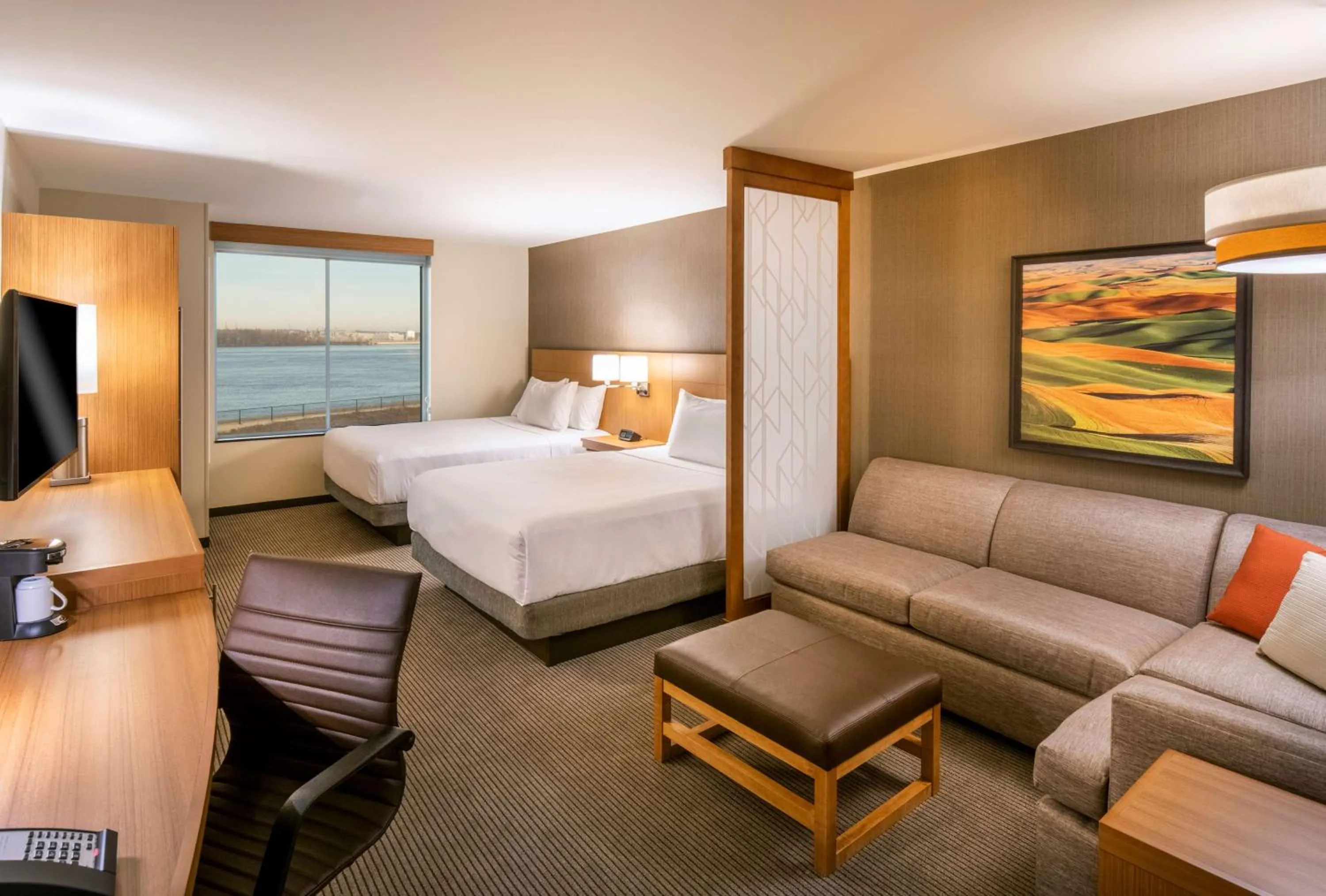 Photo of the whole room, Bed in Hyatt Place East Moline/Quad Cities