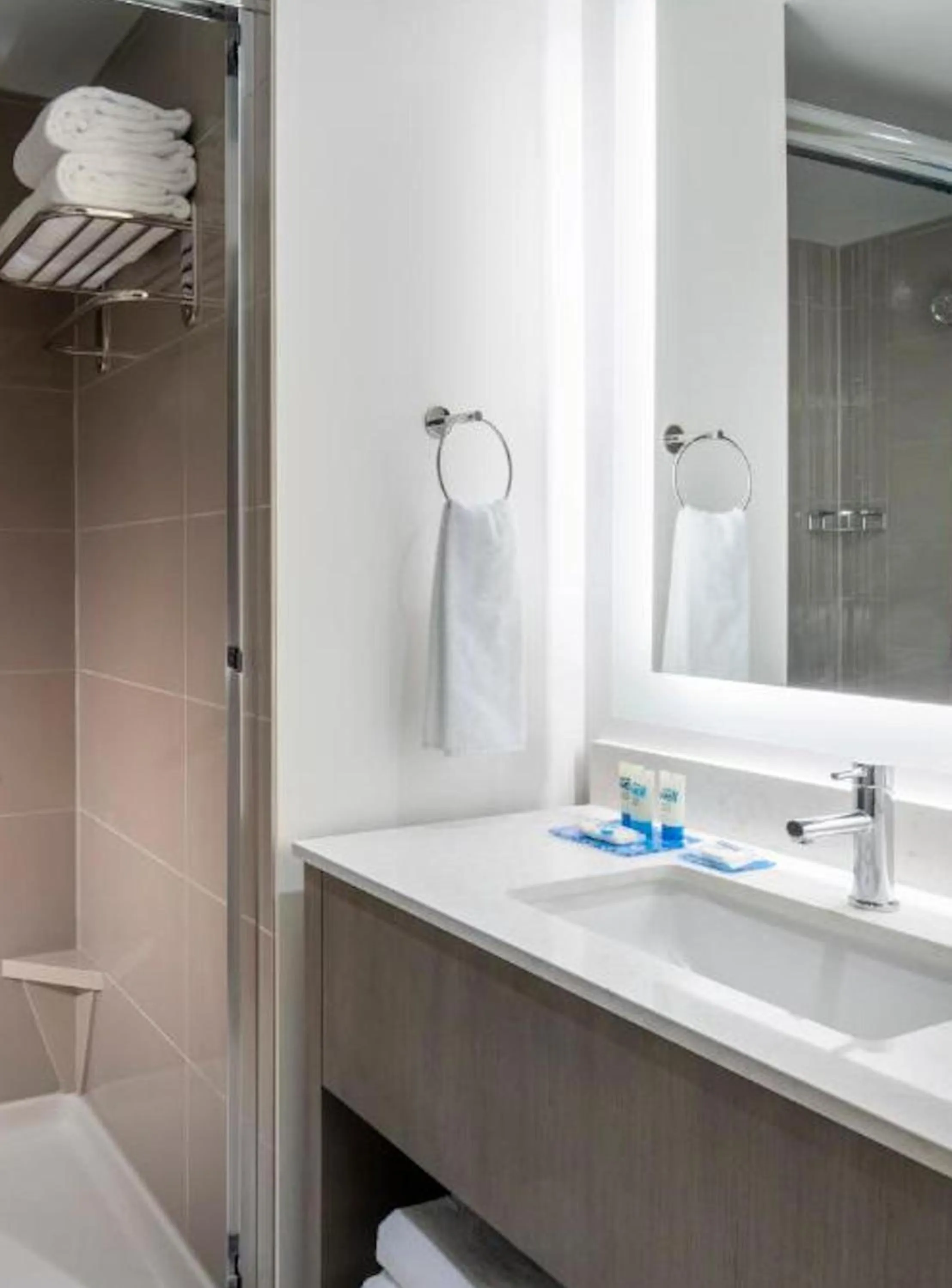 King Studio Suite with Kitchen and Sofa Bed in Hyatt House East Moline/Quad Cities