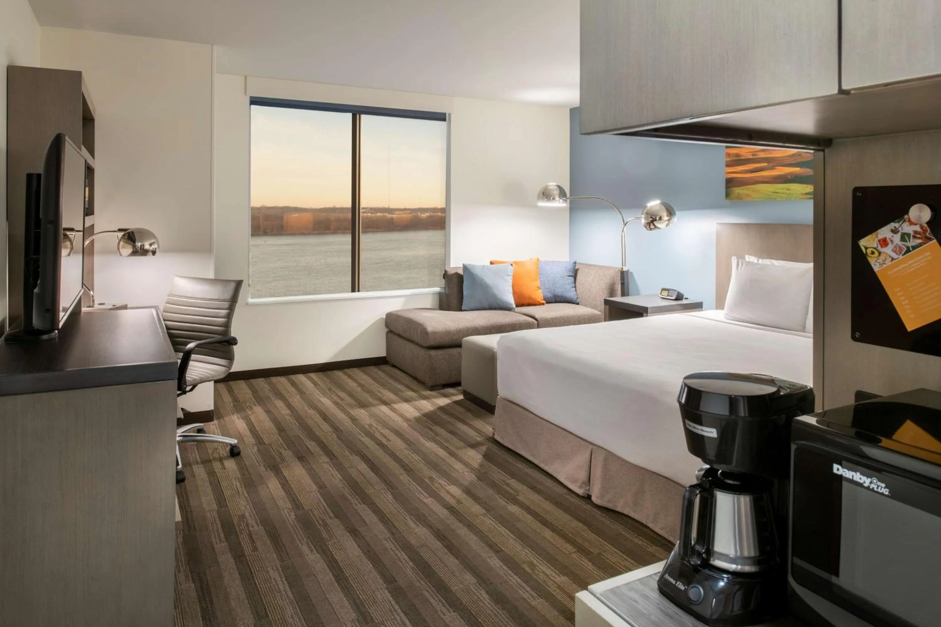 King Room with River View in Hyatt House East Moline/Quad Cities