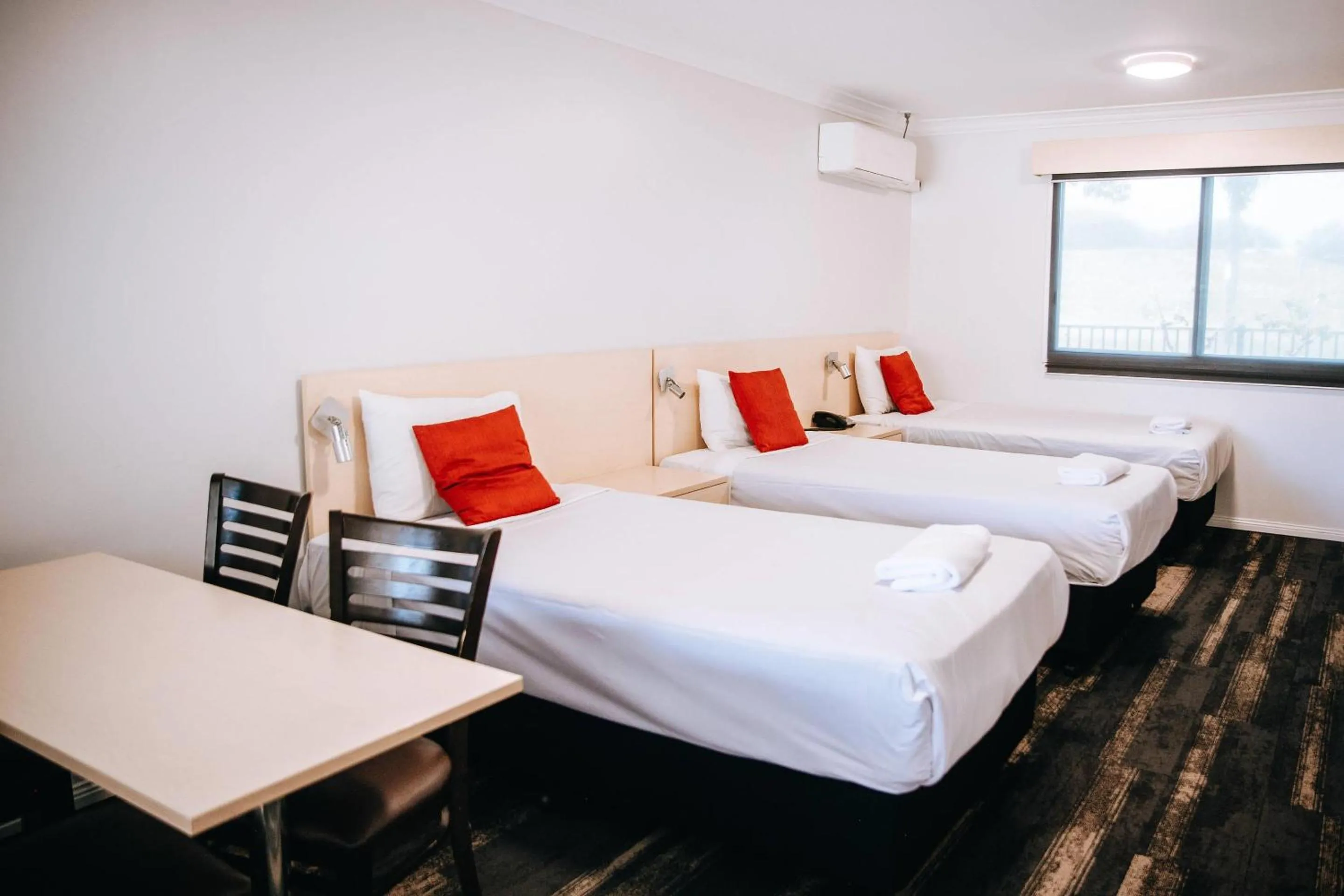 Bedroom, Bed in Comfort Inn Moree