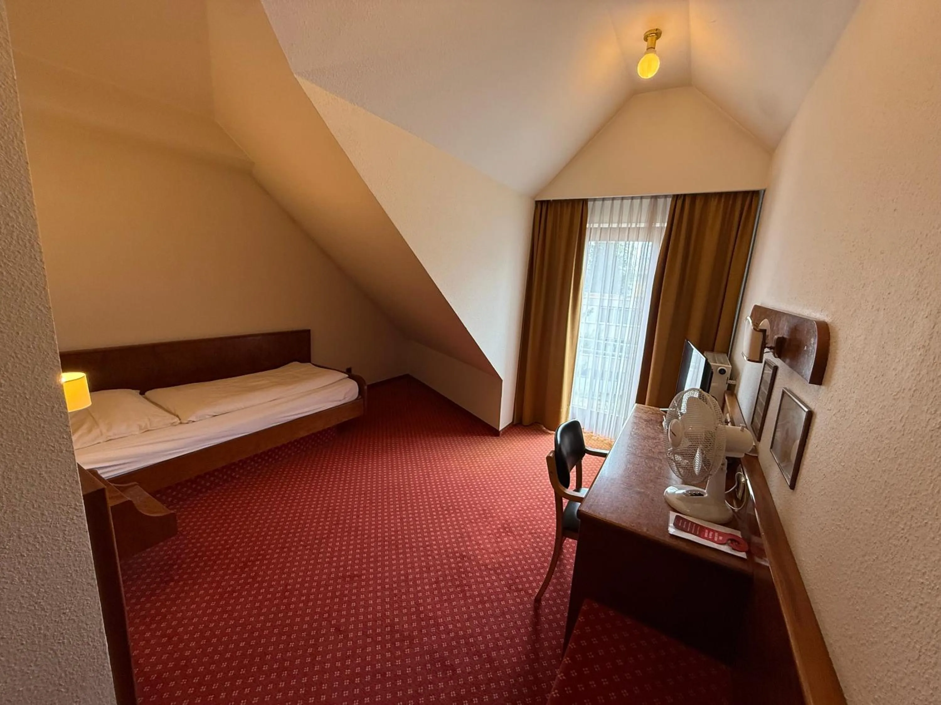 Photo of the whole room, Bed in Hotel Post Viernheim