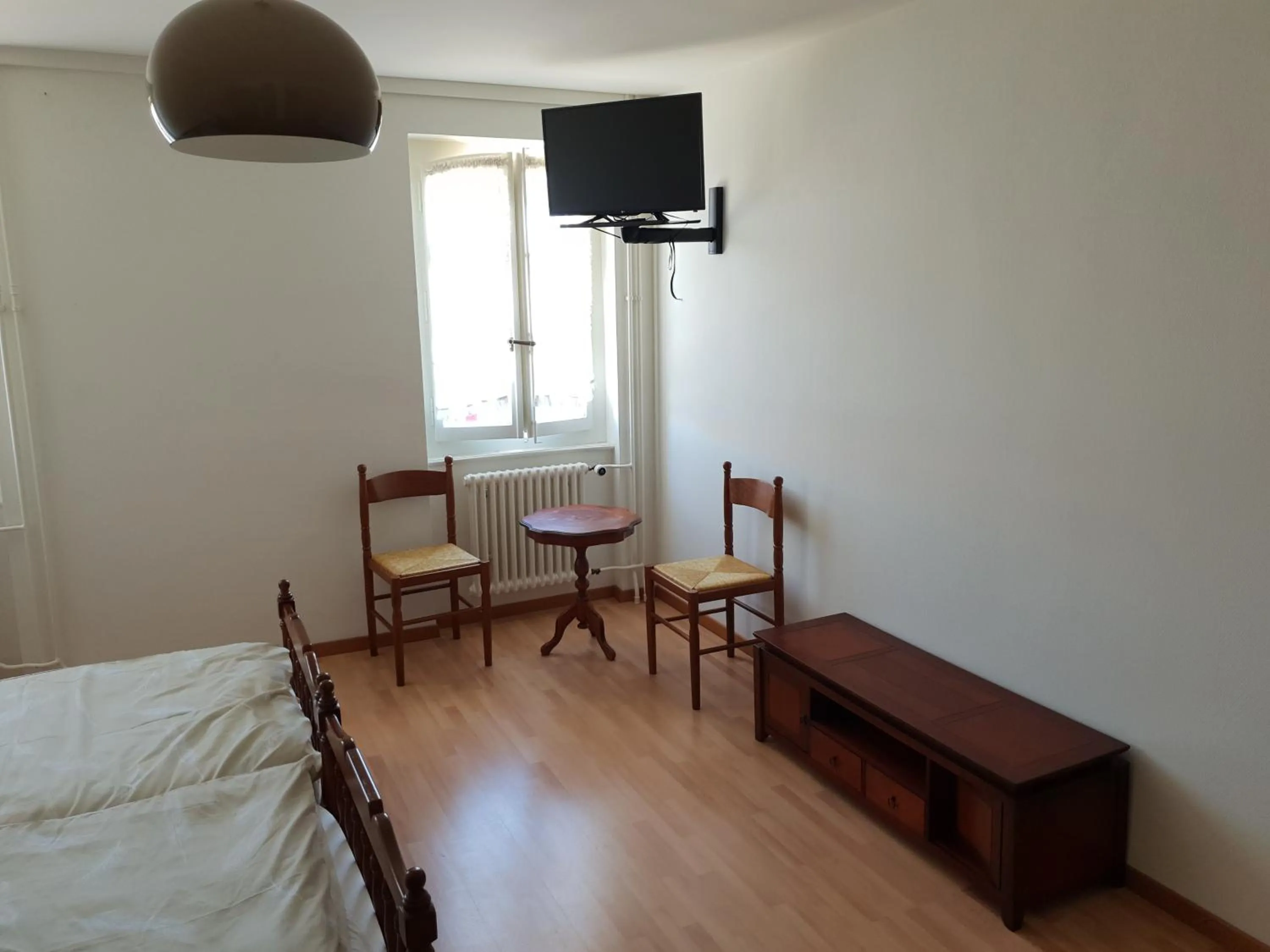 Bed in Auberge de Ballens