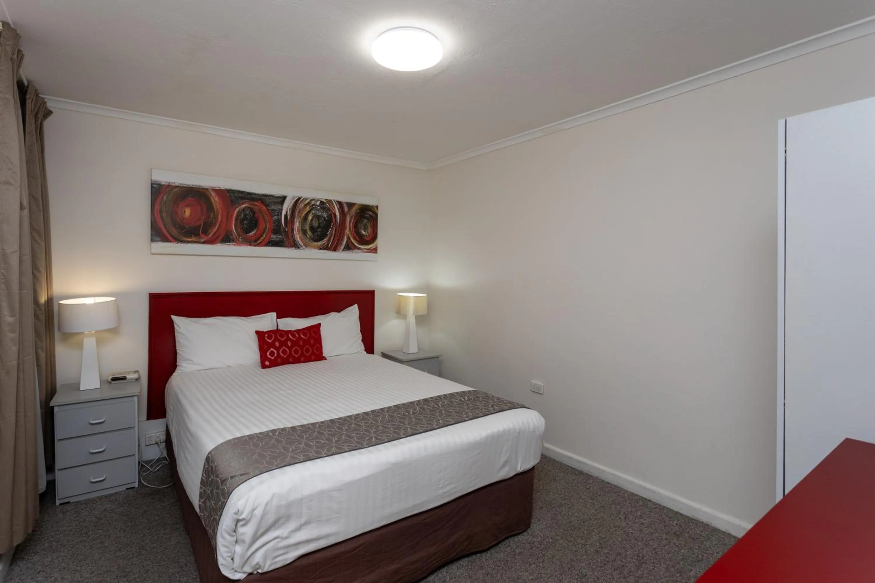 Bedroom, Bed in Fig Tree Motel